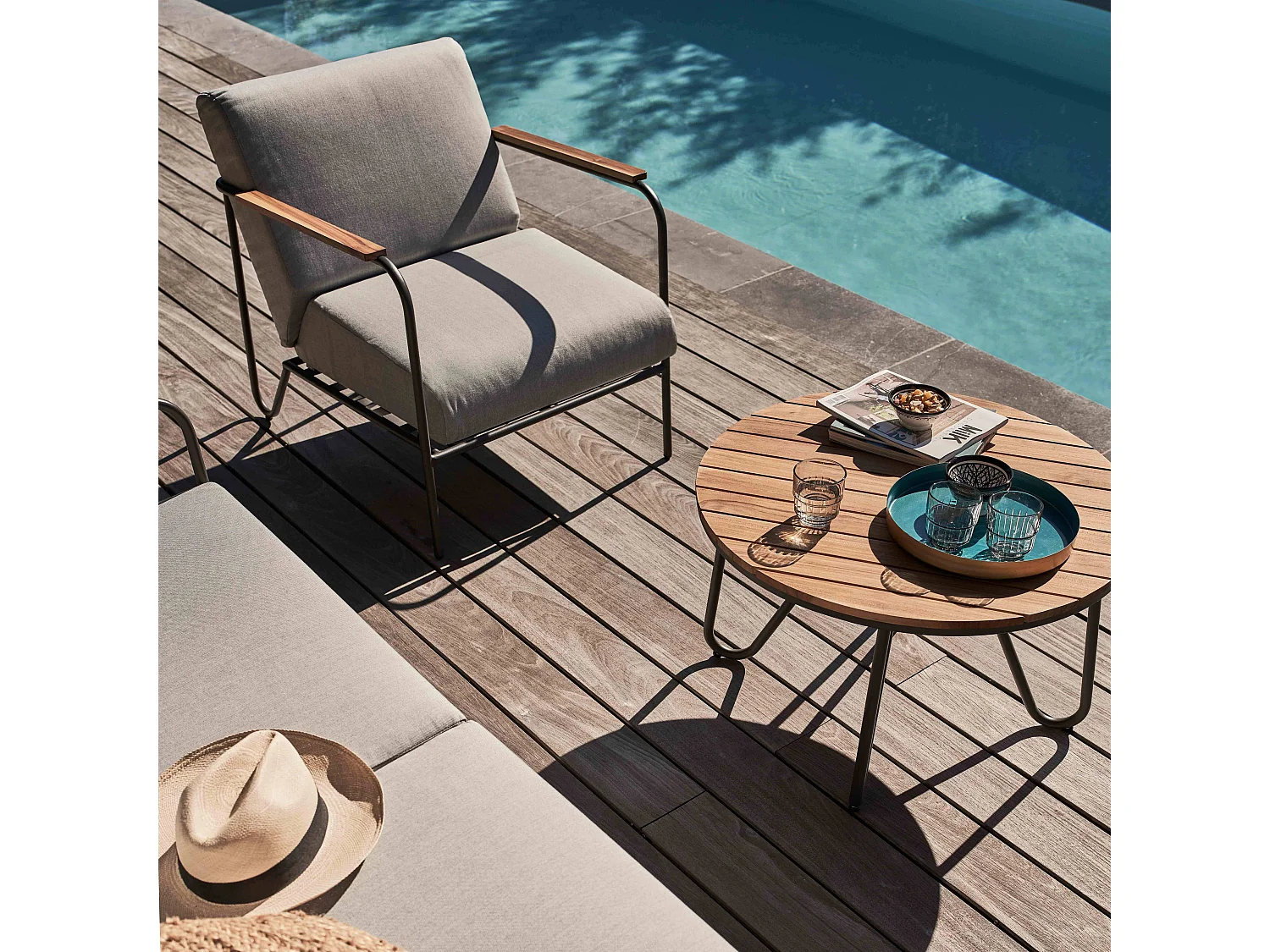 Salon de jardin 4 places en teck avec table basse