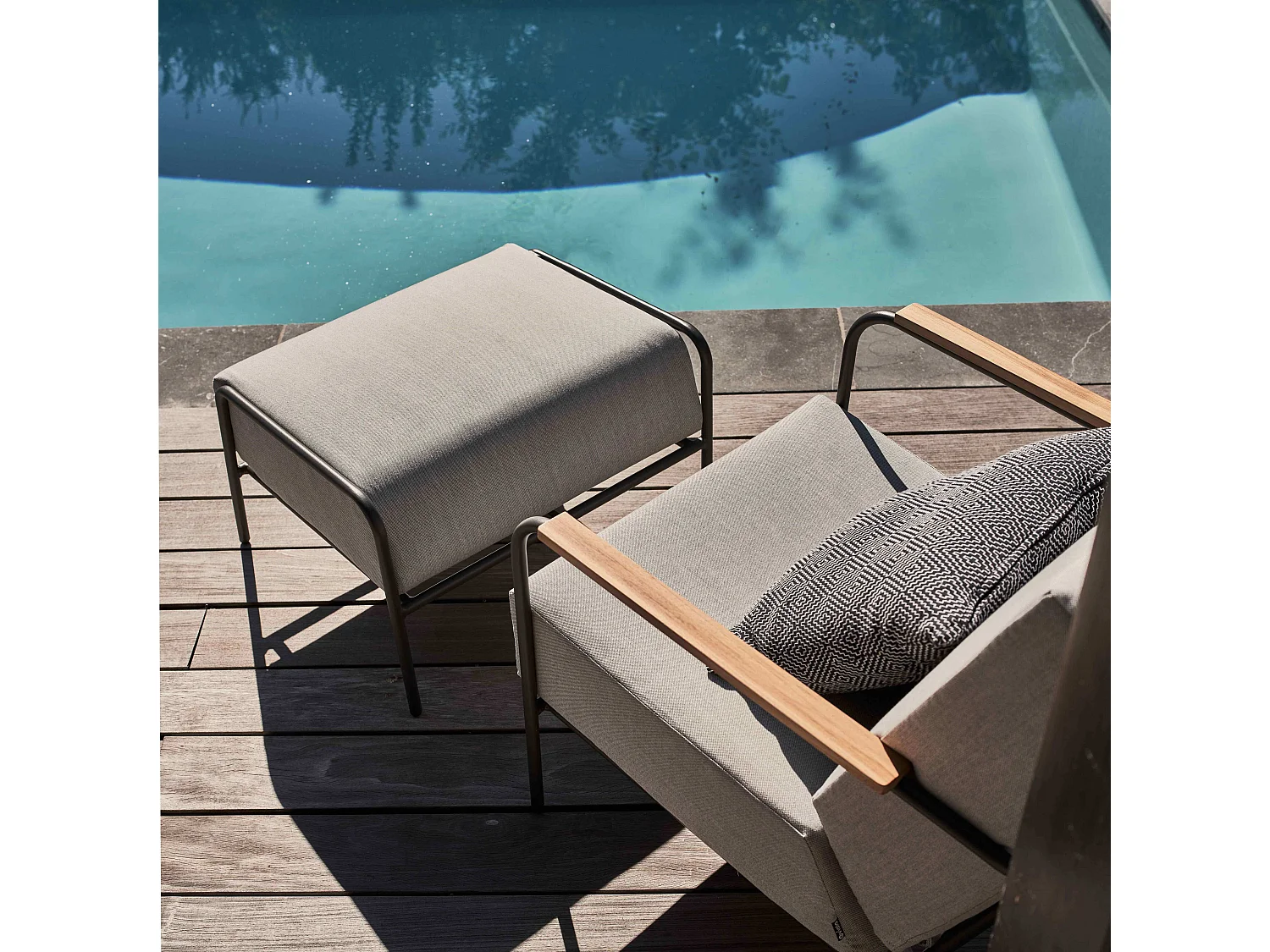 Salon de jardin 4 places en teck avec table basse