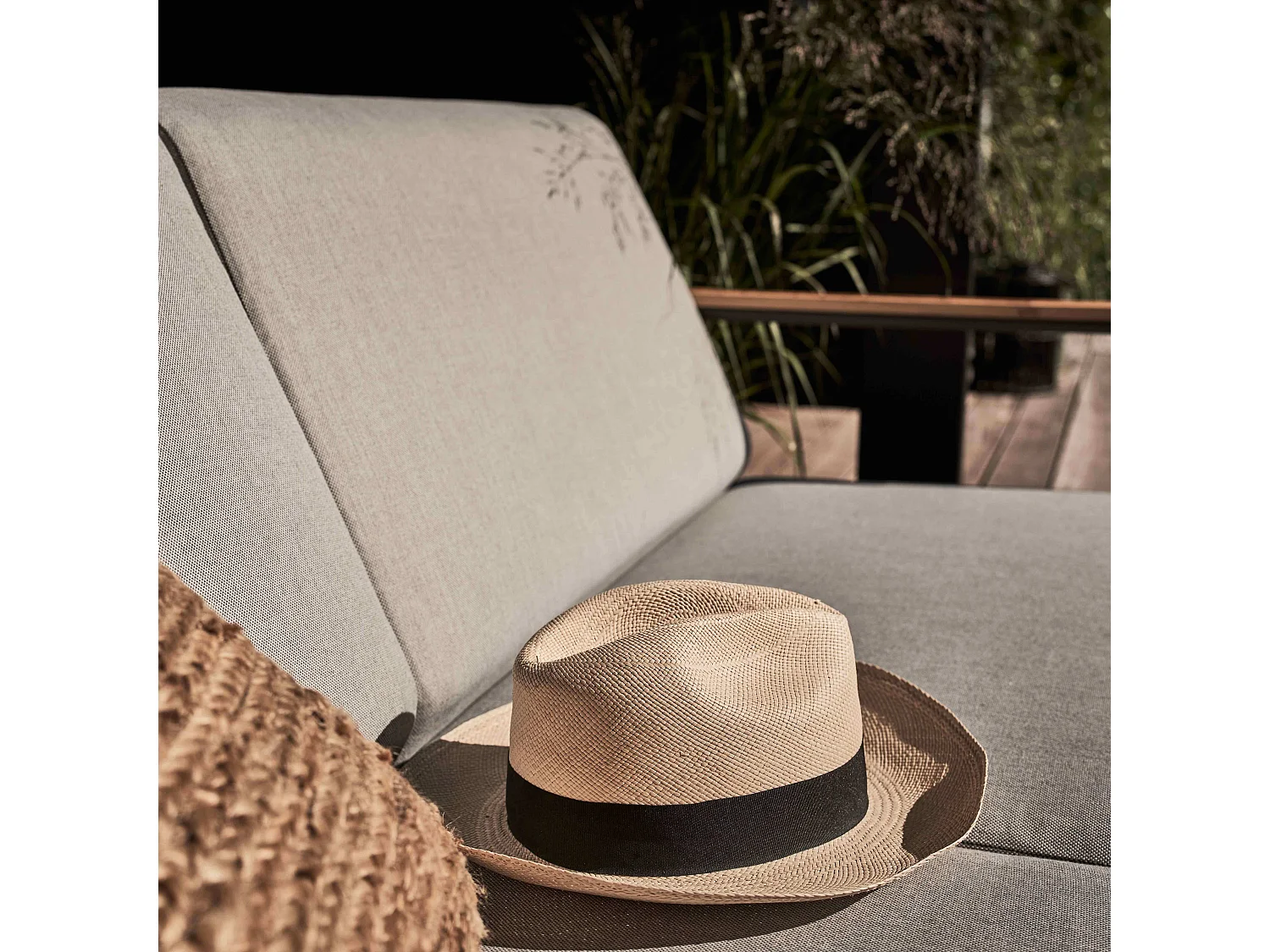 Salon de jardin 4 places en teck avec table basse