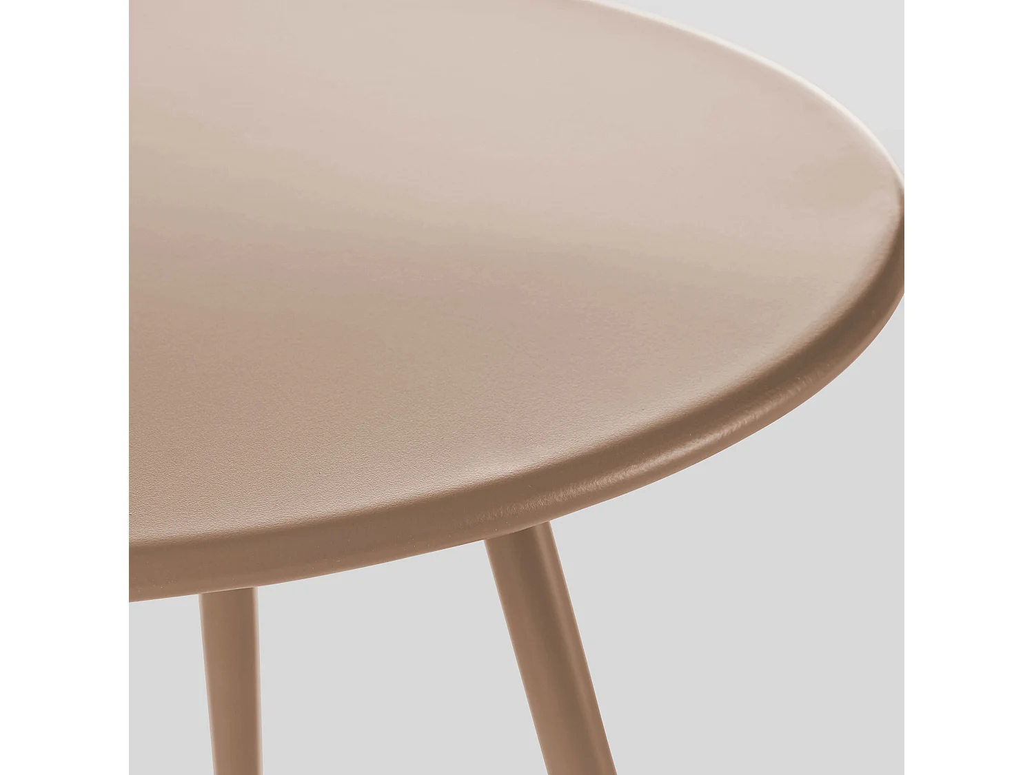 Ronde salontafel van taupekleurig metaal