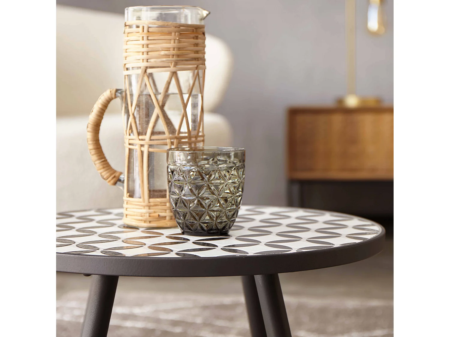 Ronde salontafel met mozaïekpatroon van keramiek