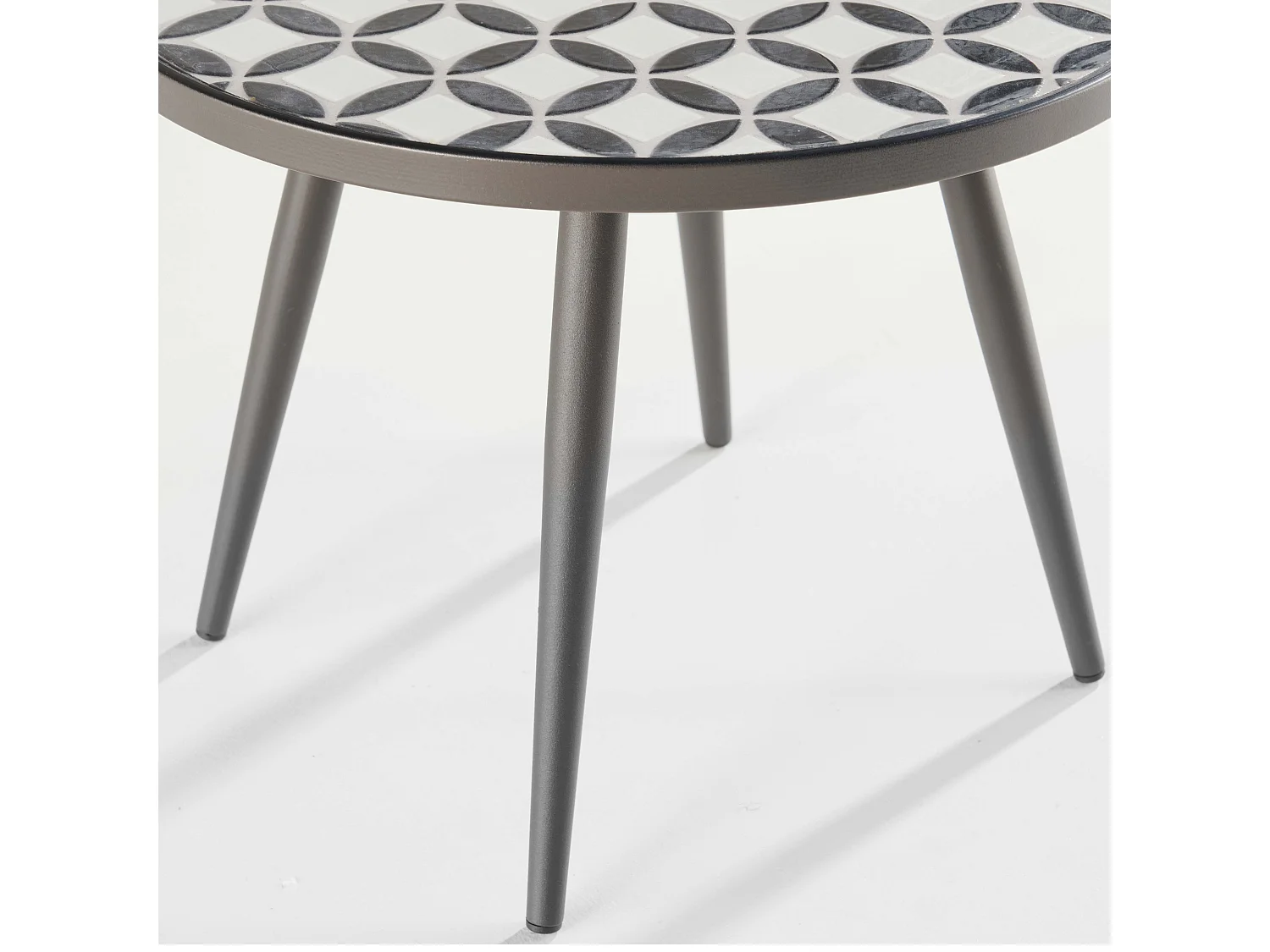 Ronde salontafel met mozaïekpatroon van keramiek