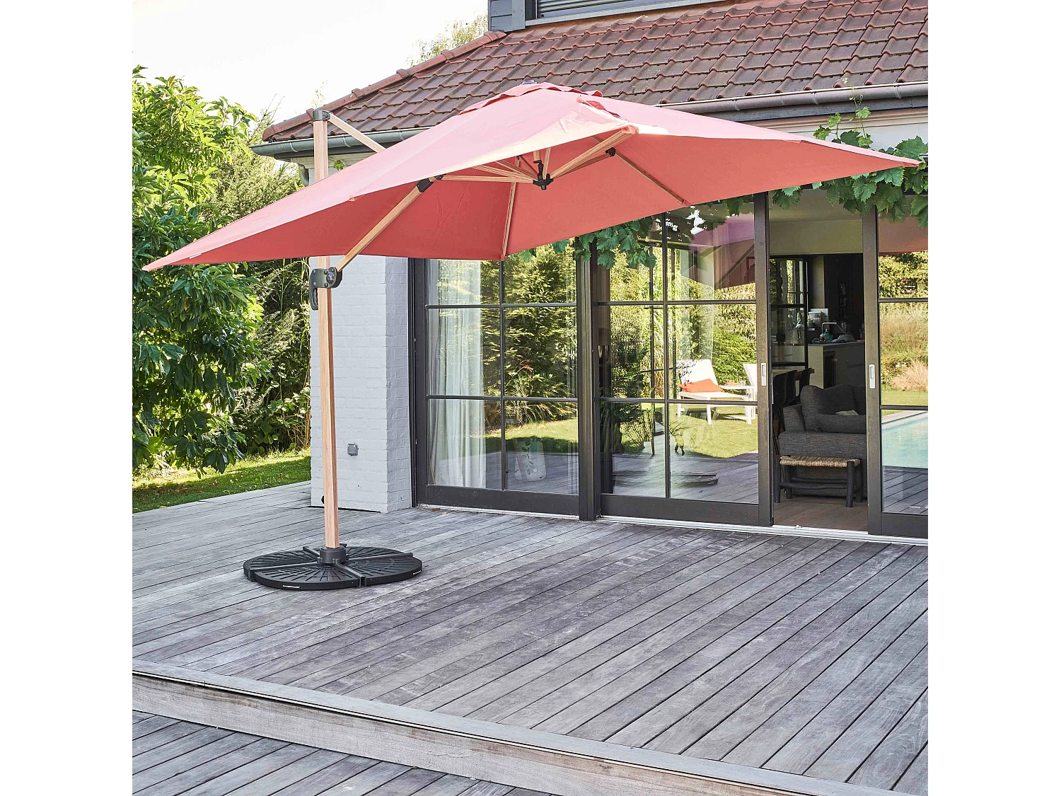 Parasol déporté 3x3m et 4 dalles lestées effet bois argile - Brescia