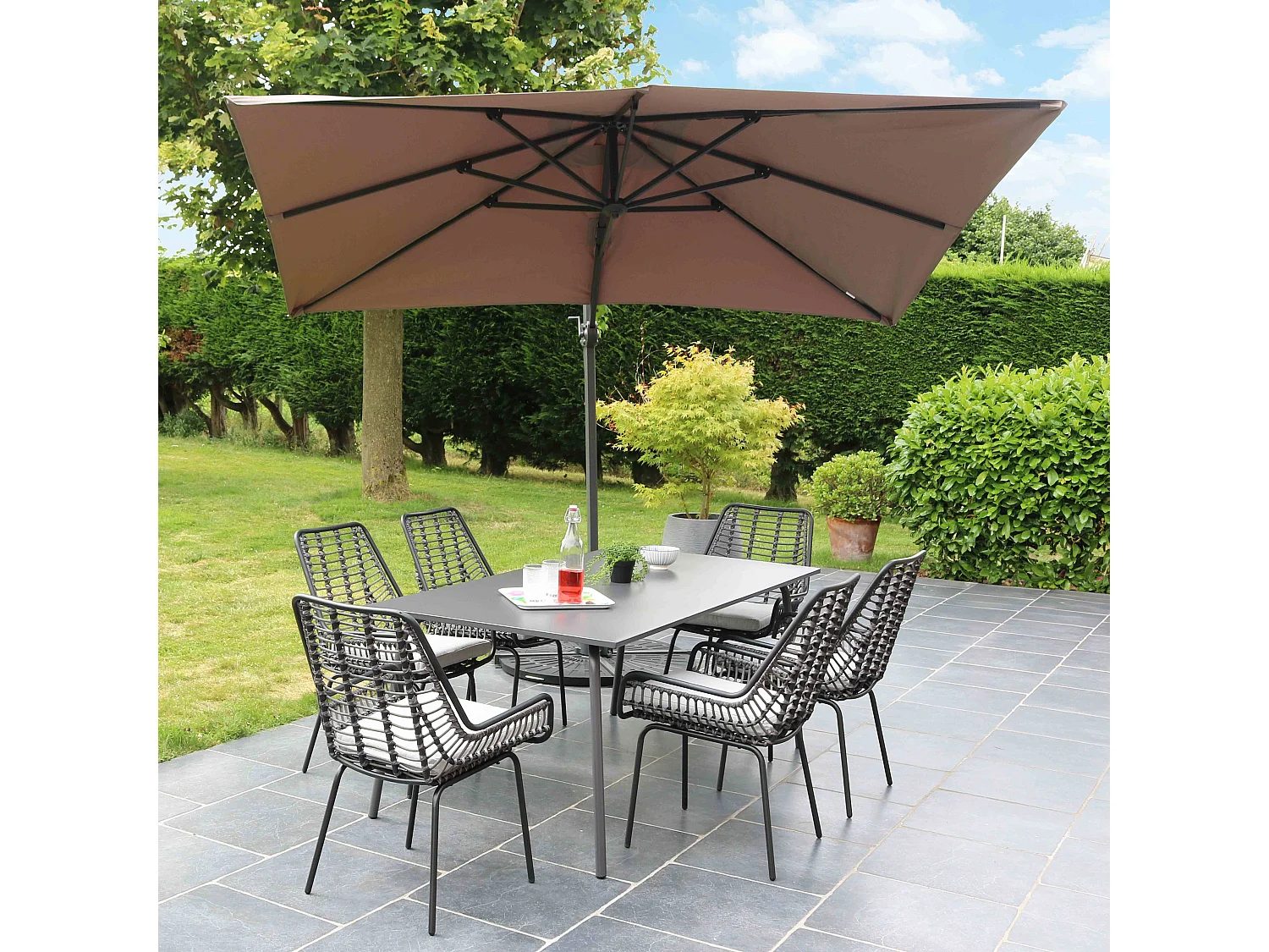 Parasol déporté 2x3 m et 4 dalles lestées aluminium taupe - Amalya