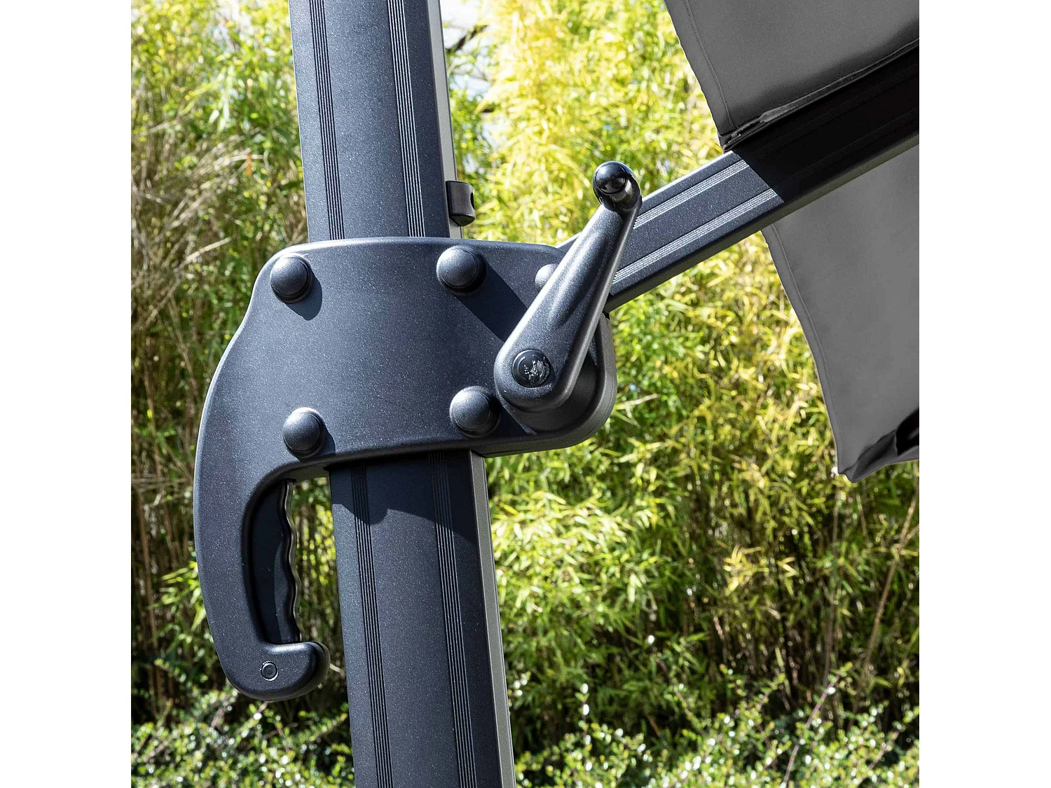 Parasol déporté rotatif 3 x 3m en aluminium gris  - Malaga