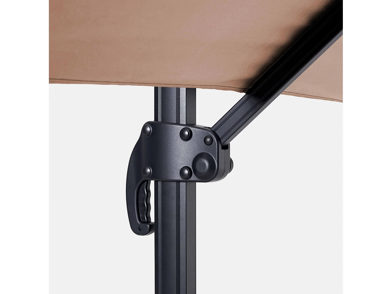 Parasol déporté 2x3 m et dalle à lester sur roues aluminium taupe - Amalya