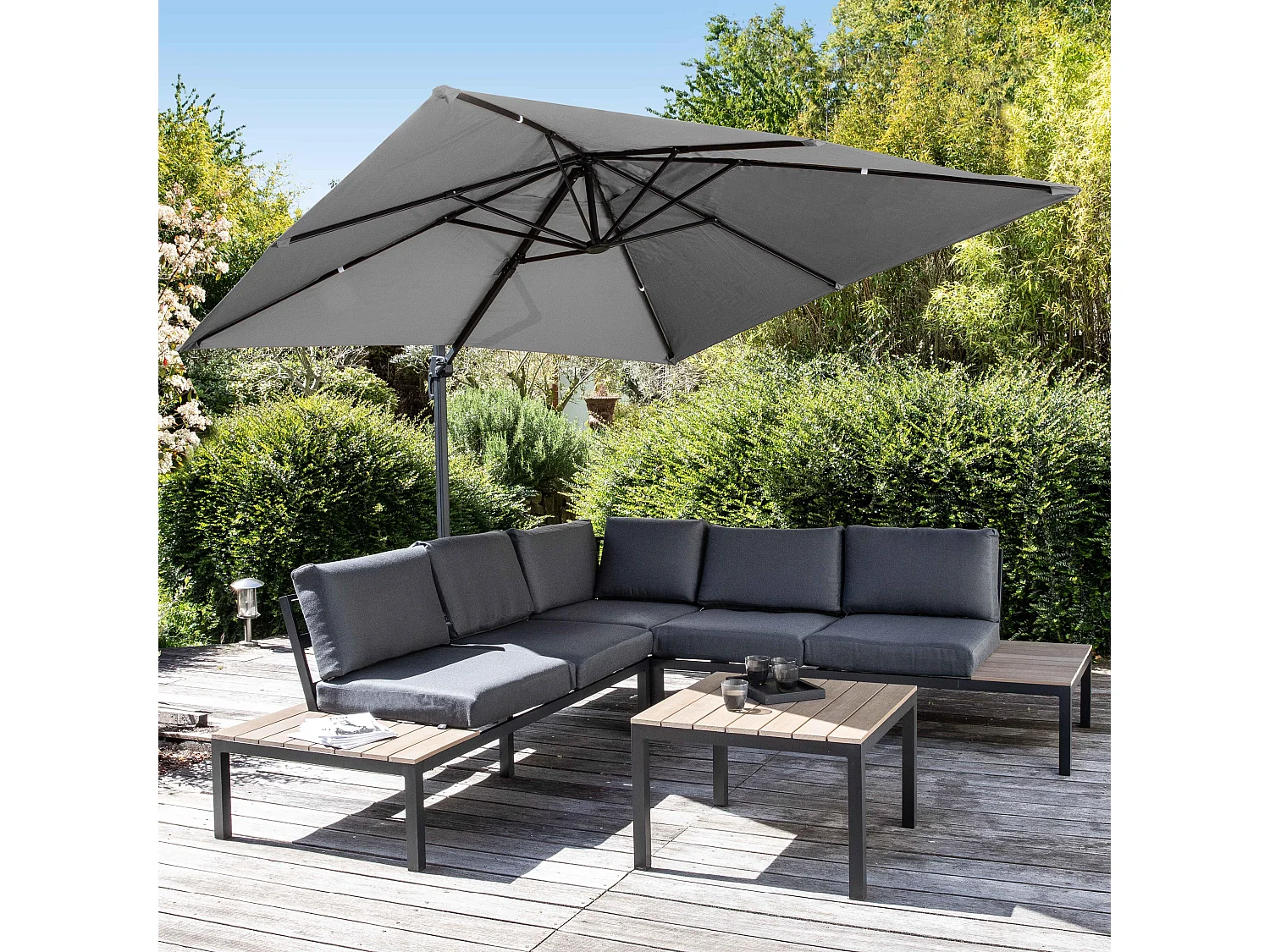 Parasol déporté rotatif 3x3m et 4 dalles à remplir aluminium gris - Malaga