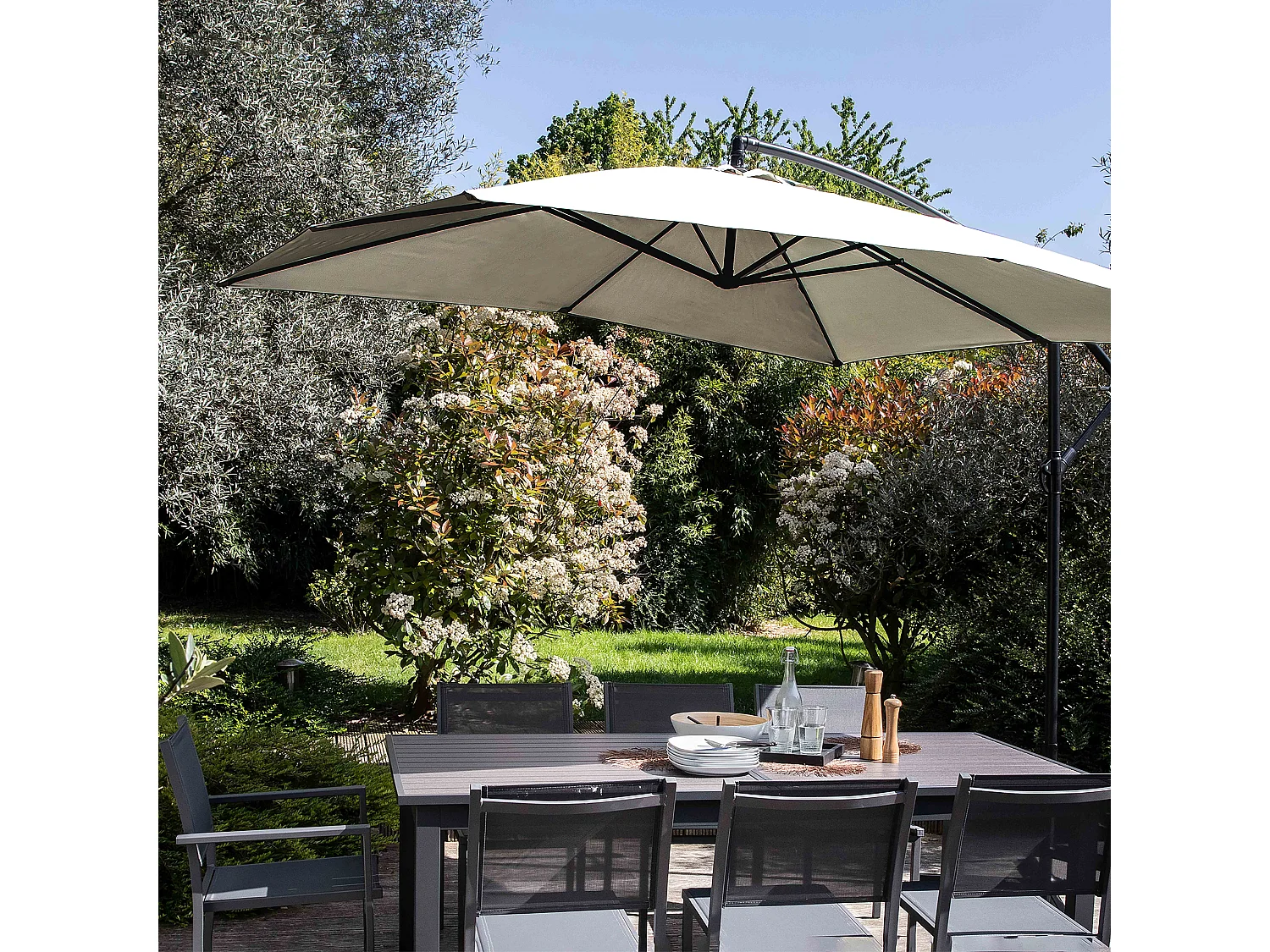 Parasol déporté 3x3m et 4 dalles à remplir acier blanc  - Genova