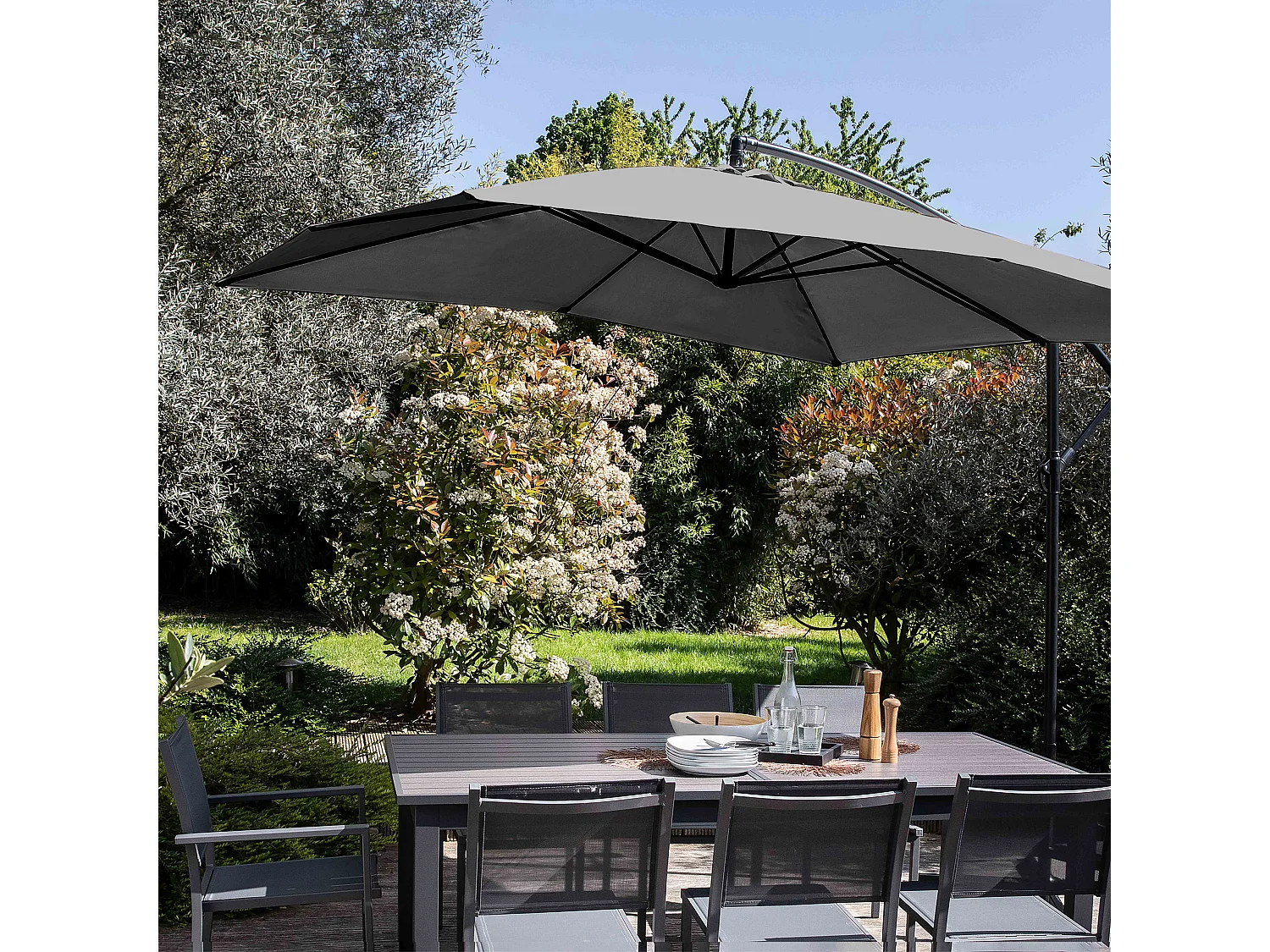 Parasol desplazado de 3x3m y 4 losas para llenar en aluminio gris