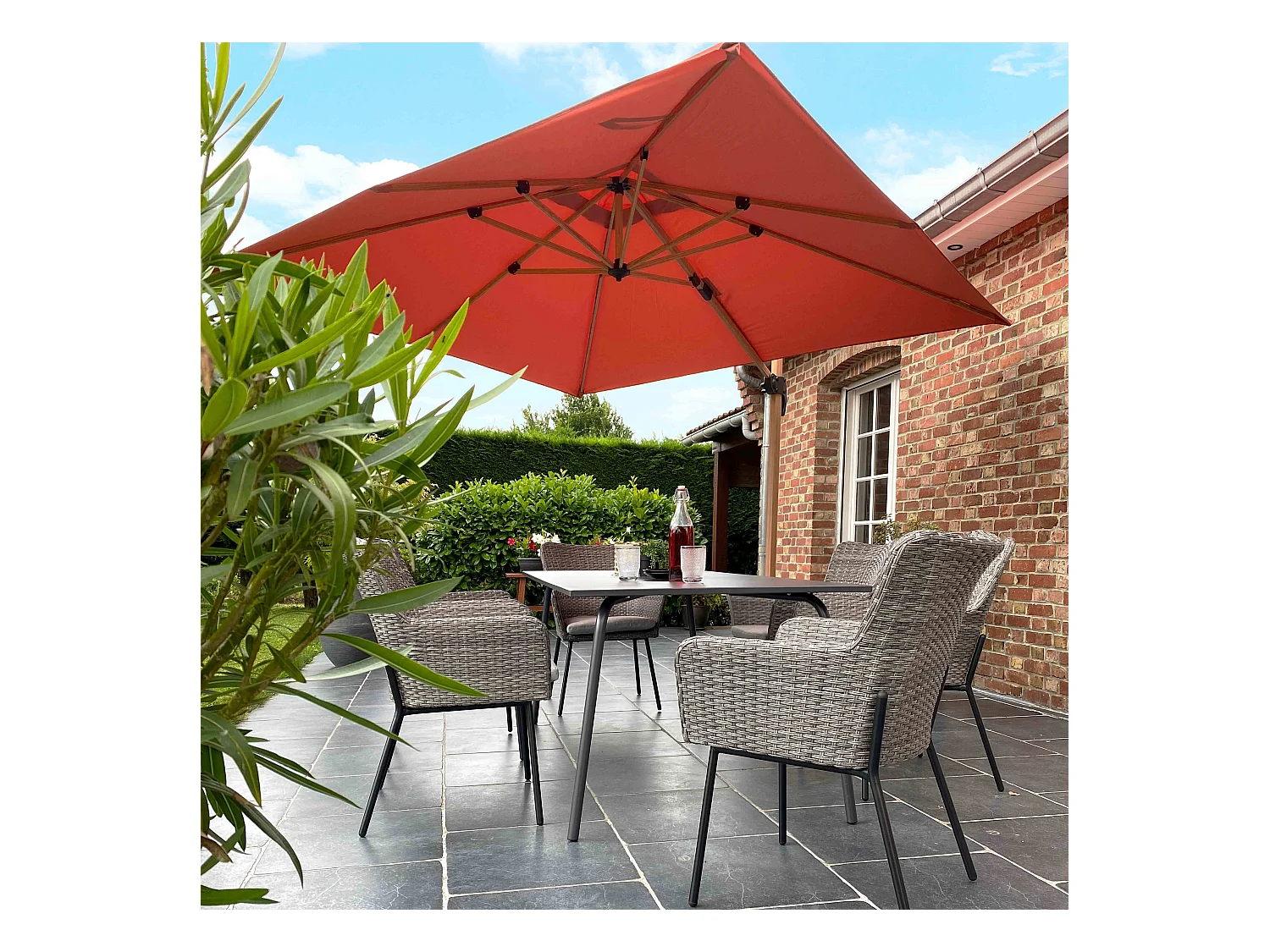 Vierkante zweefparasol 3x3m met houtlook klei-effect