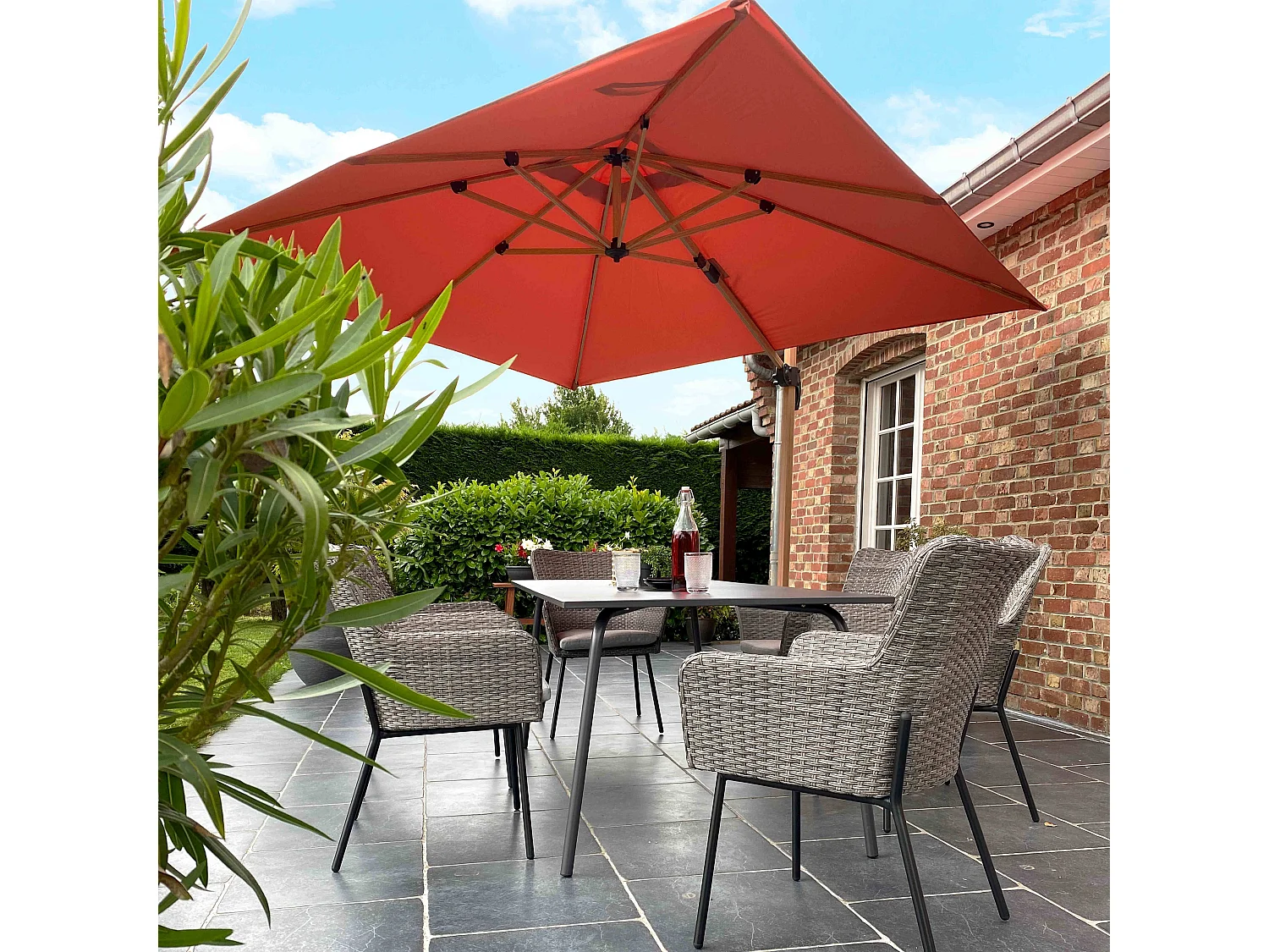 Vierkante zweefparasol 3x3m met houtlook klei-effect