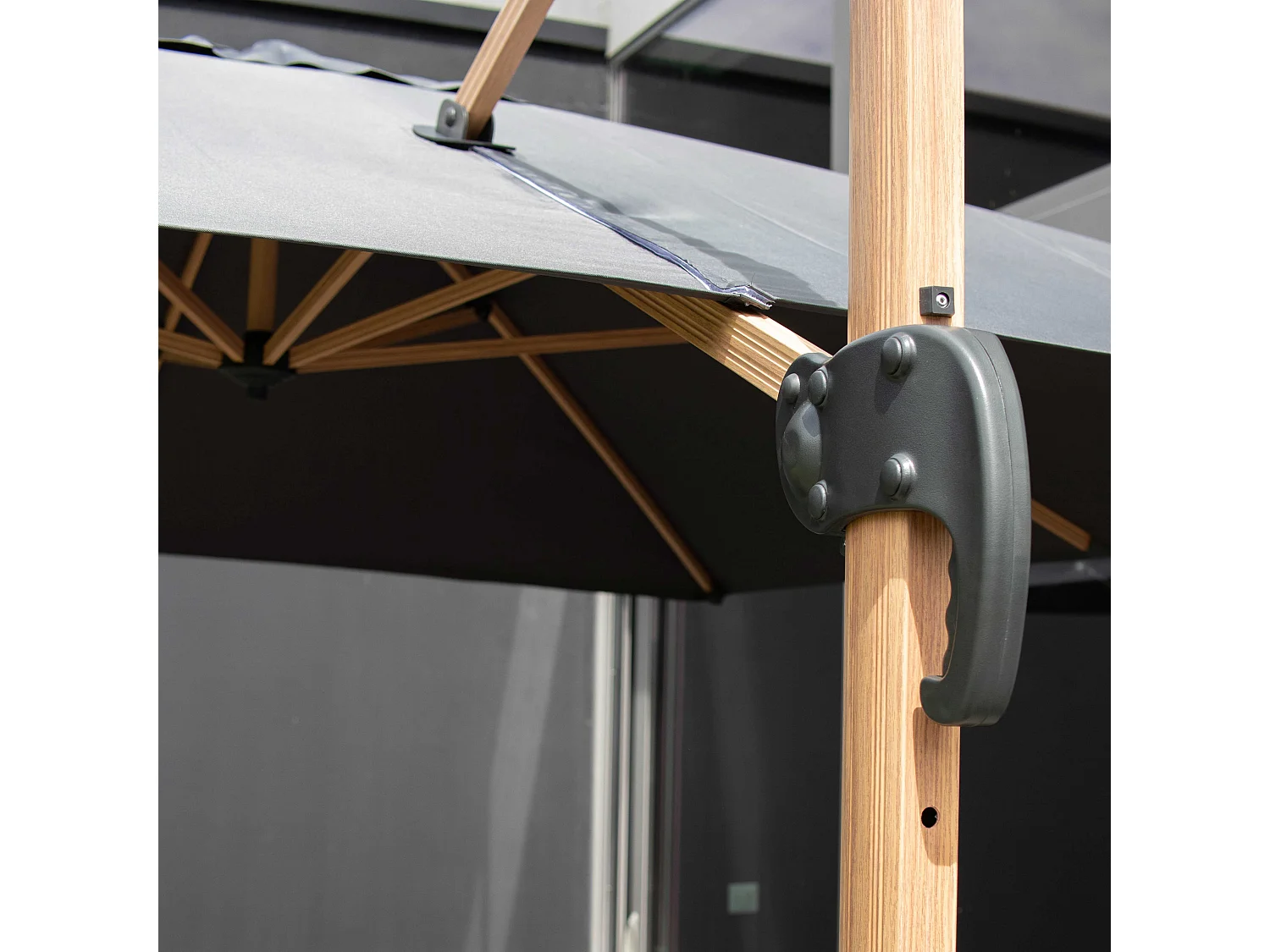 Parasol déporté 3x3m et dalle à lester sur roues effet bois gris - Brescia