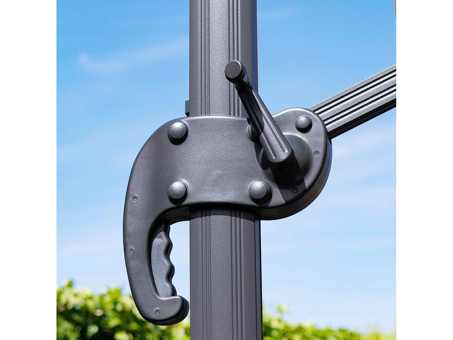 Parasol déporté 3x4m en aluminium gris anthracite - Caserta