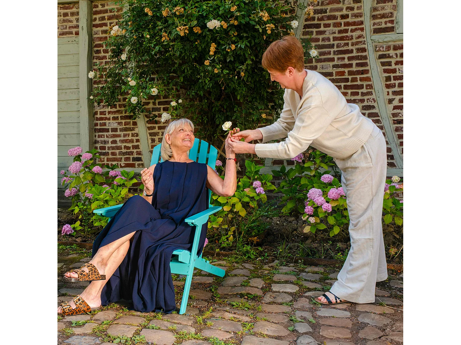 Opklapbare relaxfauteuil van turquoise eucalyptus hout