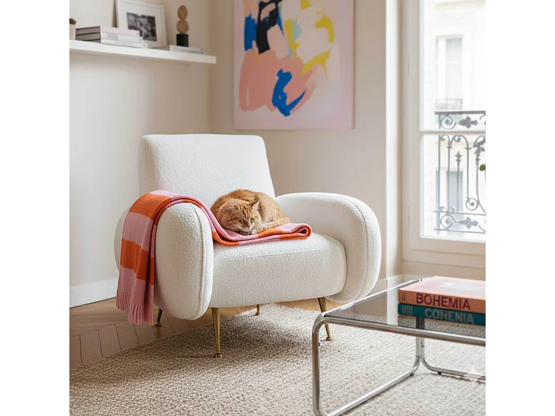 Vintage fauteuil in witte bouclé stof