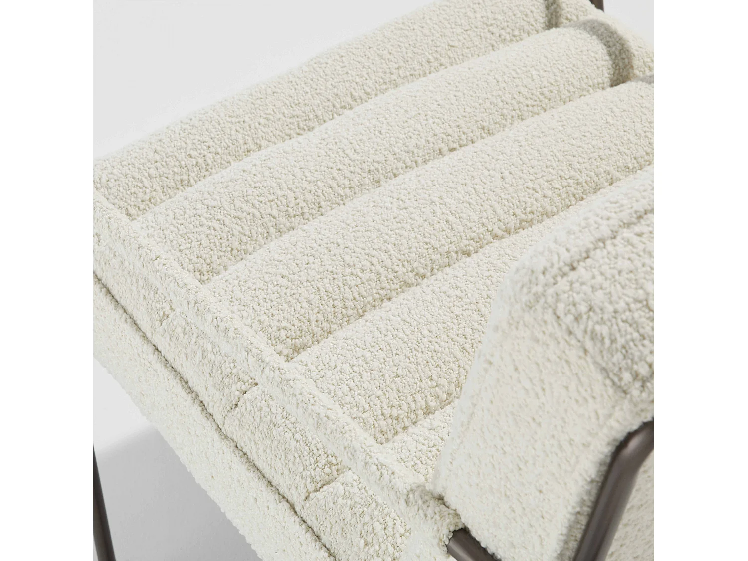 Fauteuil en tissu bouclette ivoire