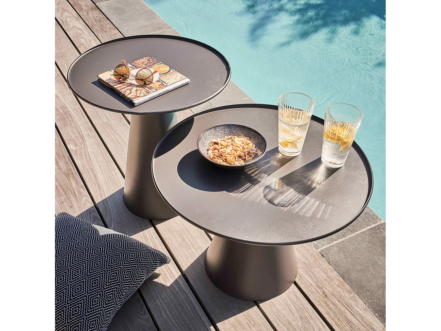 Lot de 2 tables basses de jardin rondes grises