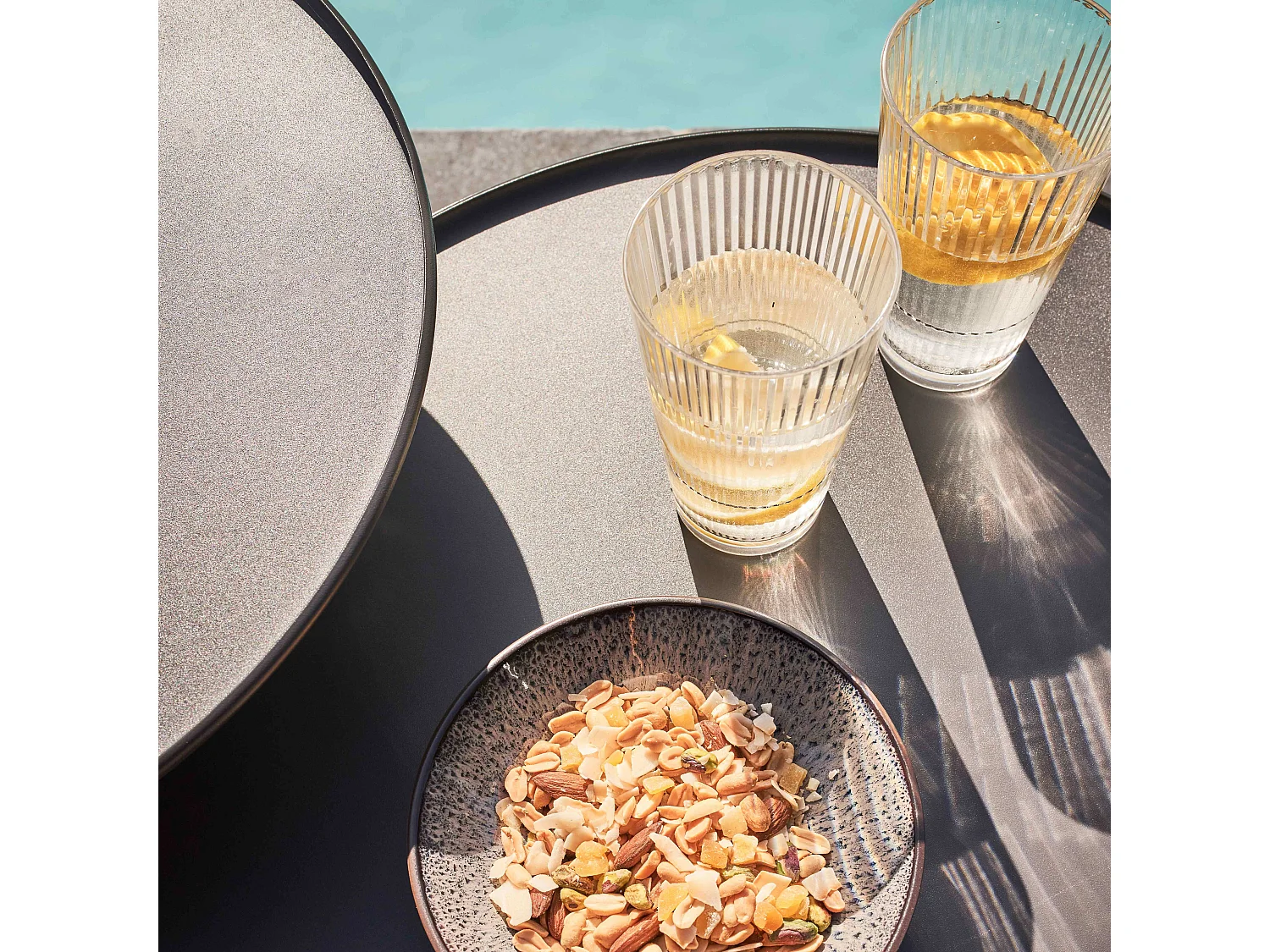 Lot de 2 tables basses de jardin rondes grises