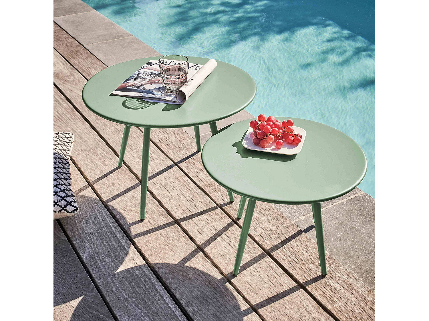 Table basse de jardin ronde en métal vert sauge 40 cm - Palavas