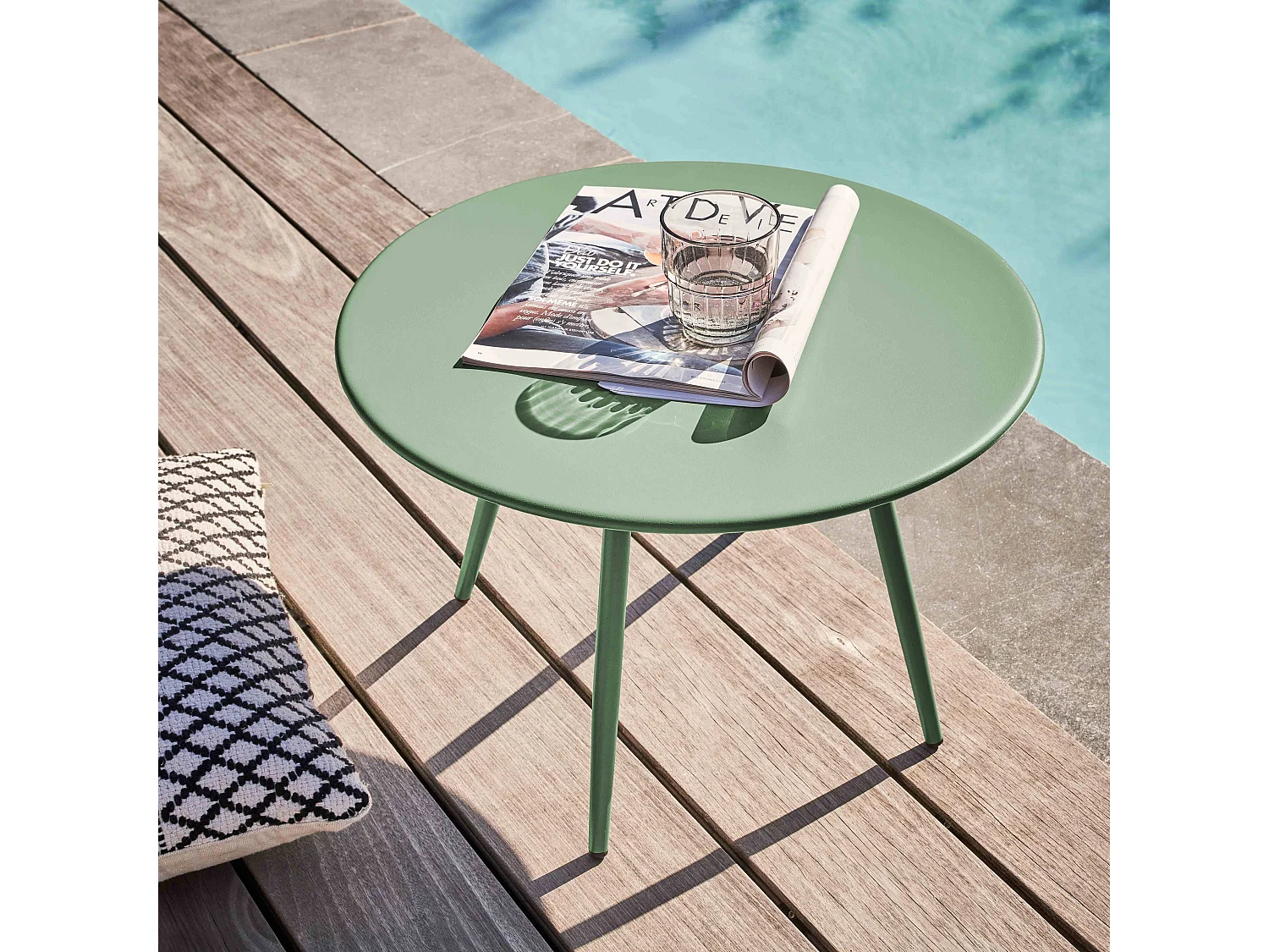 Table basse de jardin ronde en métal vert sauge 50 cm - Palavas