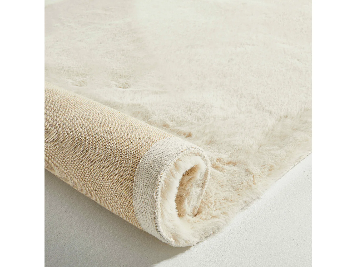 Tapis rectangulaire fausse fourrure ivoire 160 x 230 cm