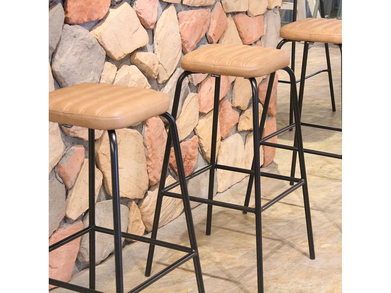 Lot de 2 tabourets hauts en textile enduit marron clair