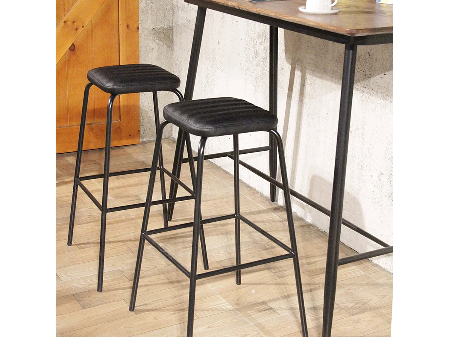 Lot de 2 tabourets hauts en textile enduit noir