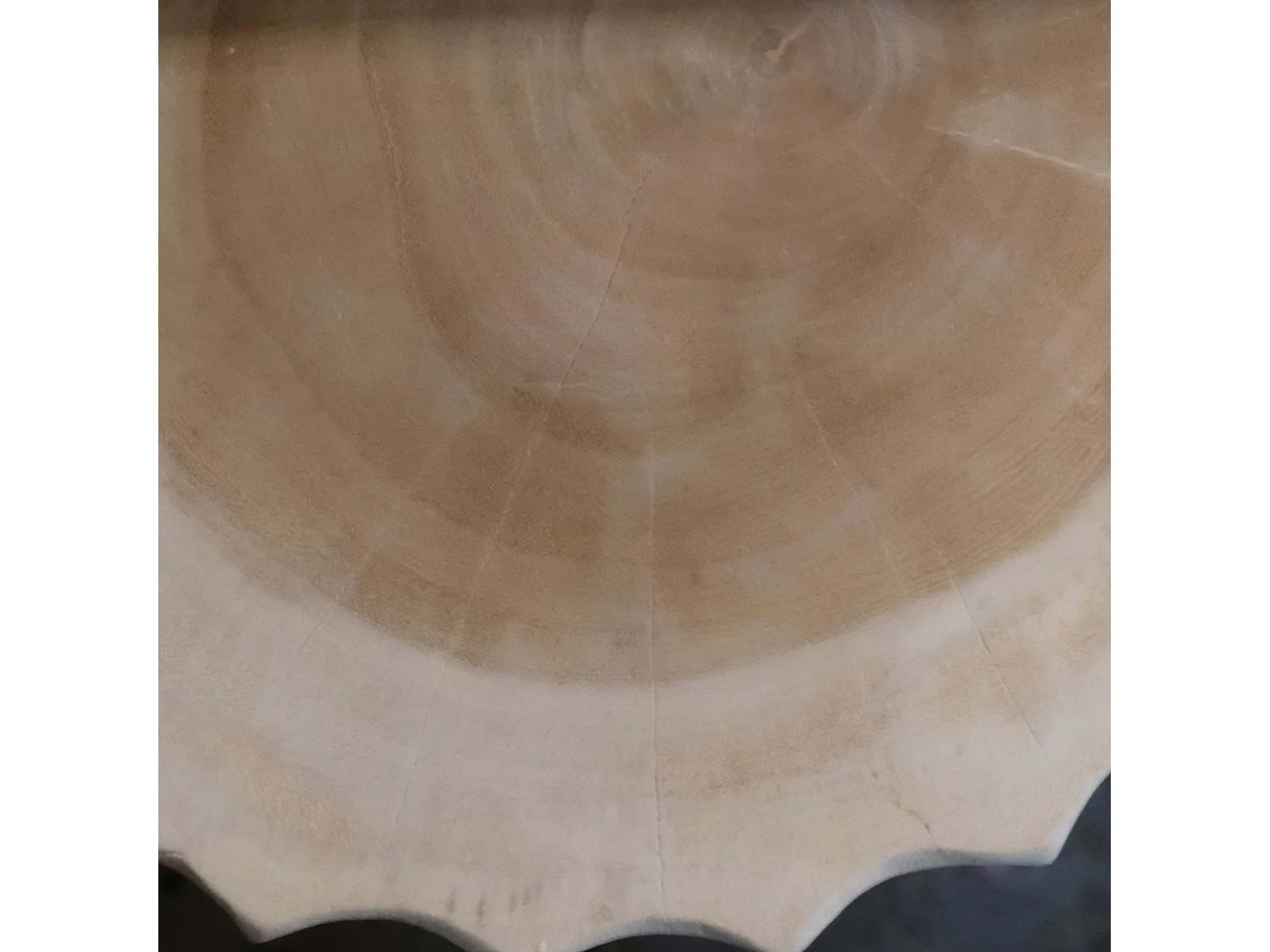 Tabouret sculpté en bois de suar massif