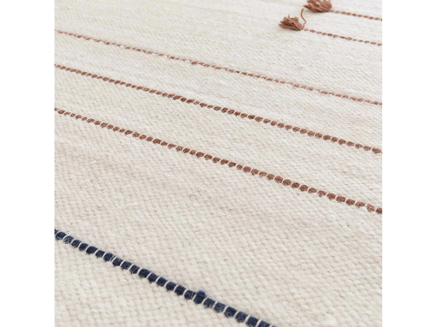 Tapis en laine tissé à la main avec pompons 120 x 170 cm