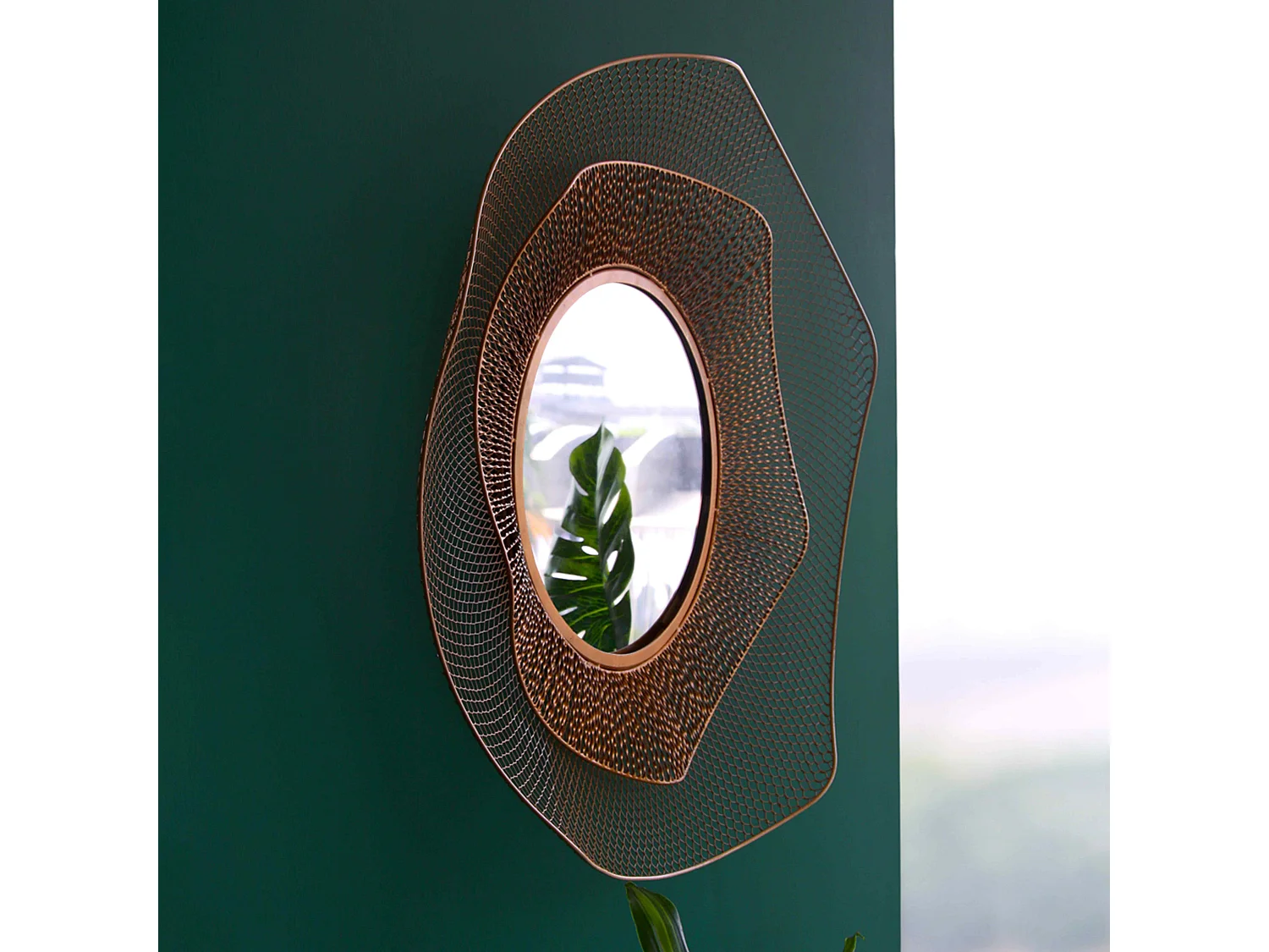 Miroir en métal forme organique 79 cm