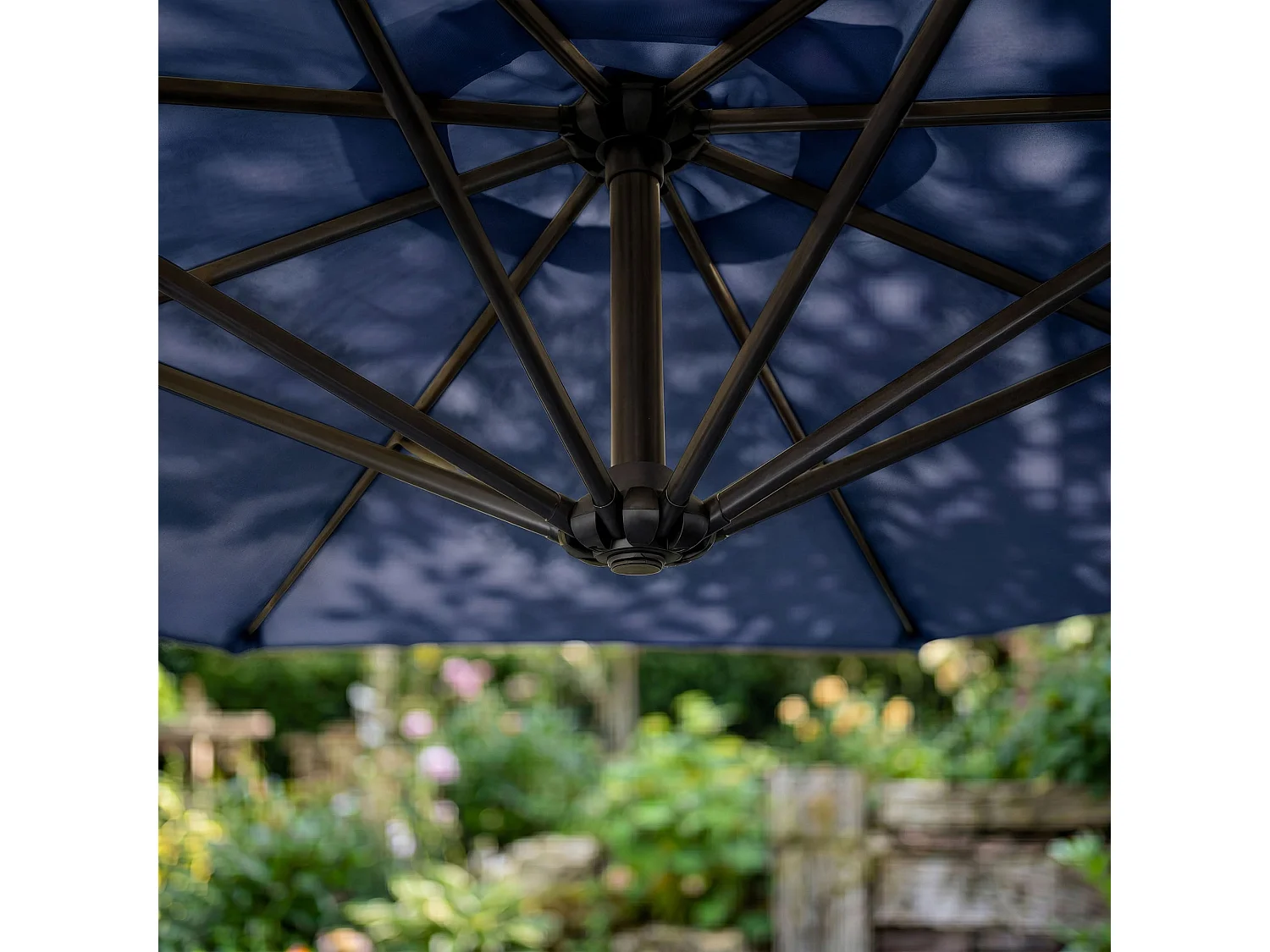 Tuinparasol ASTER / Zweefparasol Met Voet / Verstelbare Hoogte / UV-bescherming, Waterdicht / Donkerblauw / 300 x 300 x 45 cm