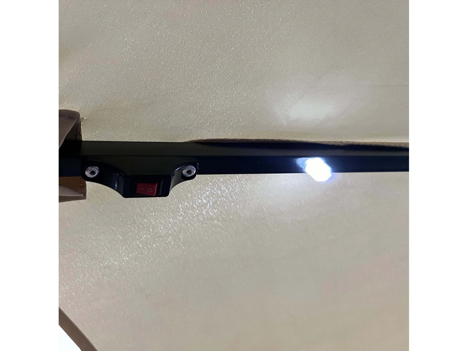 Tuinparasol MILIN met LED-verlichting / Zweefparasol Met Voet / Verstelbare Hoogte / UV-bescherming, Waterdicht / Beige / 300 x 300 x 245 cm