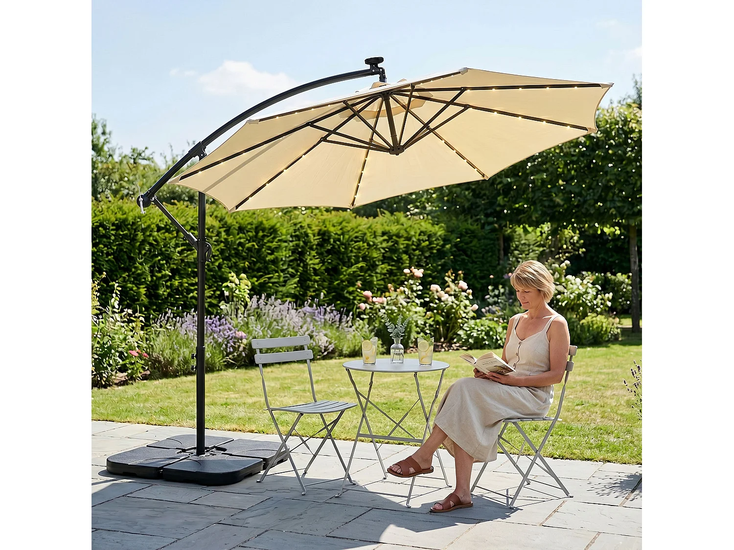 Tuinparasol MILIN met LED-verlichting / Zweefparasol Met Voet / Verstelbare Hoogte / UV-bescherming, Waterdicht / Beige / 300 x 300 x 245 cm