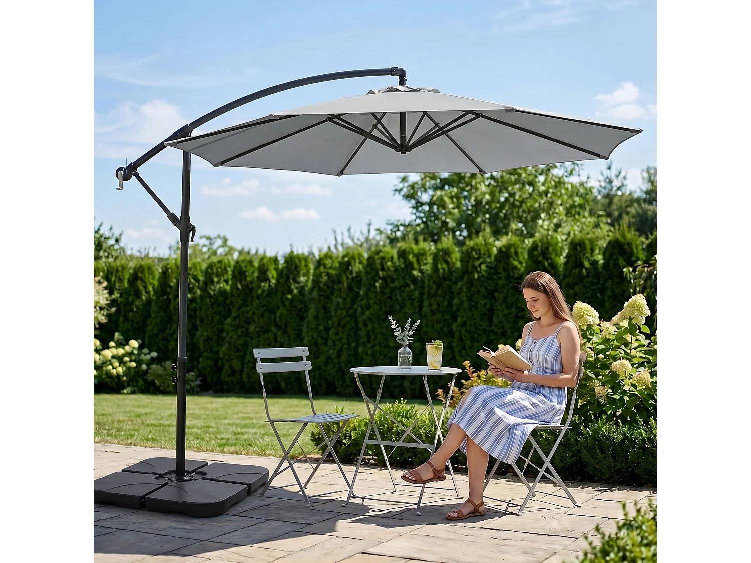 Tuinparasol ASTER / Zweefparasol Met Voet / Verstelbare Hoogte / UV-bescherming, Waterdicht / Lichtgrijs / 300 x 300 x 45 cm
