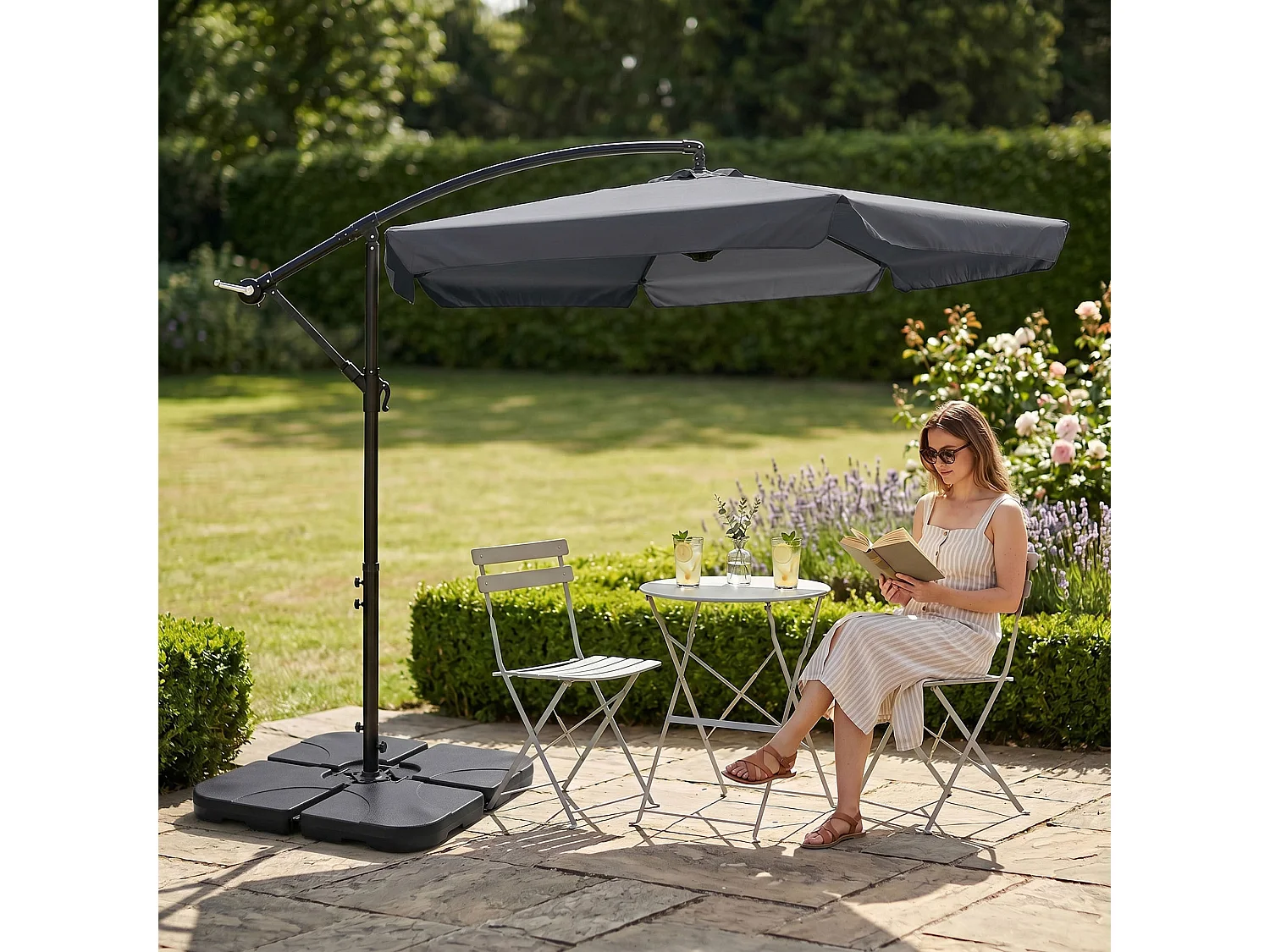 Parasol de jardin et de terrasse CYNIA imperméable en gris foncé, Poids 11,7 kg Dimensions L300 x l300 x H245 cm