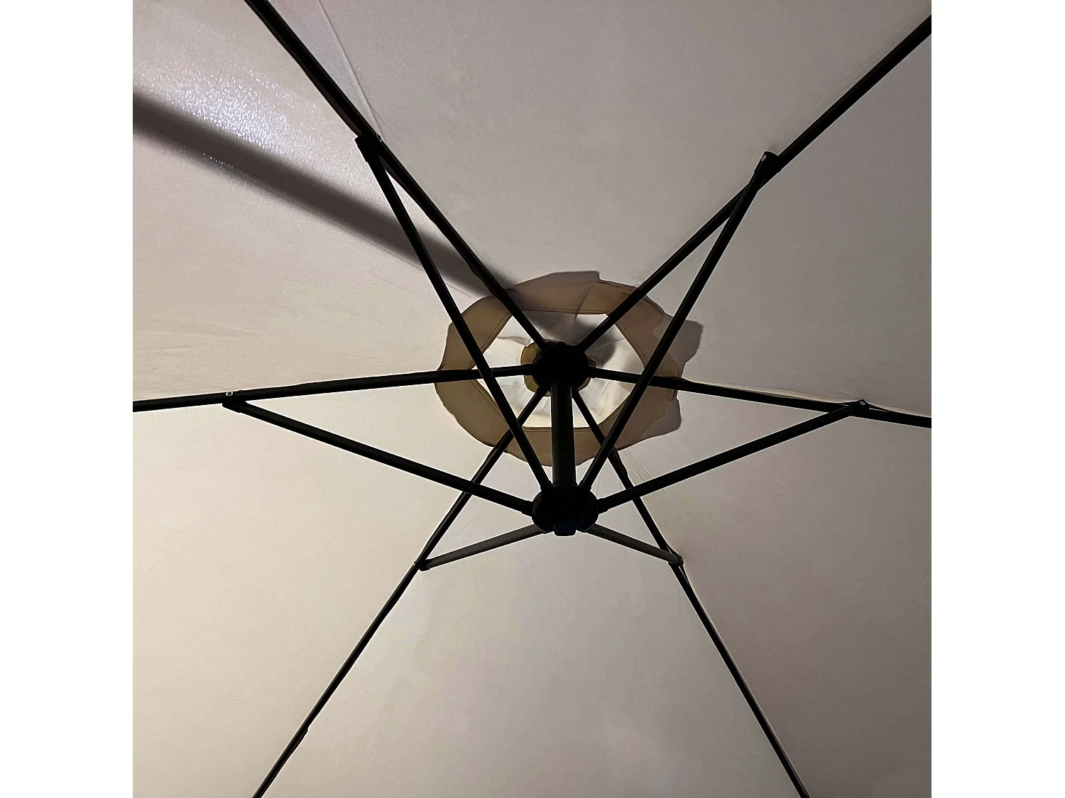 Tuinparasol CYNIA / Zweefparasol Met Voet / Verstelbare Hoogte / UV-bescherming, Waterdicht / Beige / 300 x 300 x 245 cm