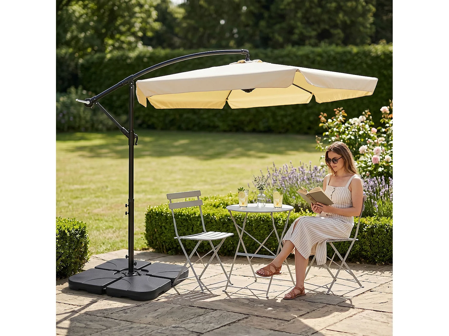 Tuinparasol CYNIA / Zweefparasol Met Voet / Verstelbare Hoogte / UV-bescherming, Waterdicht / Beige / 300 x 300 x 245 cm