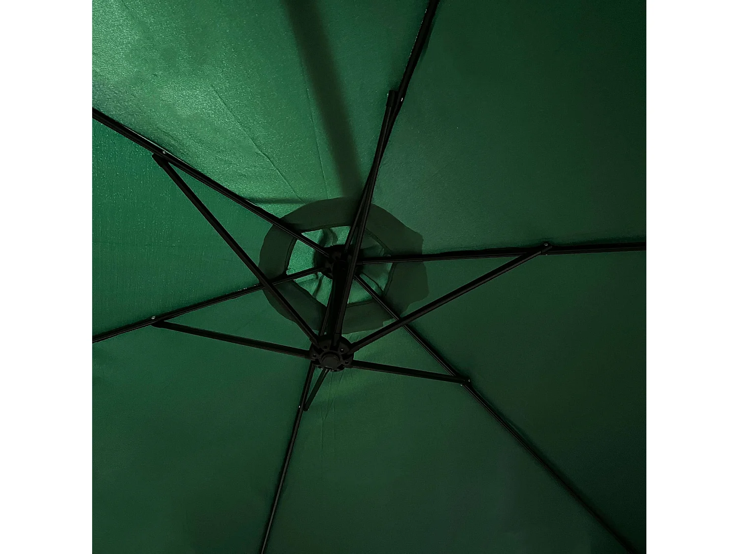 Wodoodporny parasol ogrodowy i tarasowy CYNIA w kolorze ciemnozielonym waga 11,7 kg wymiary 300x300x245 cm
