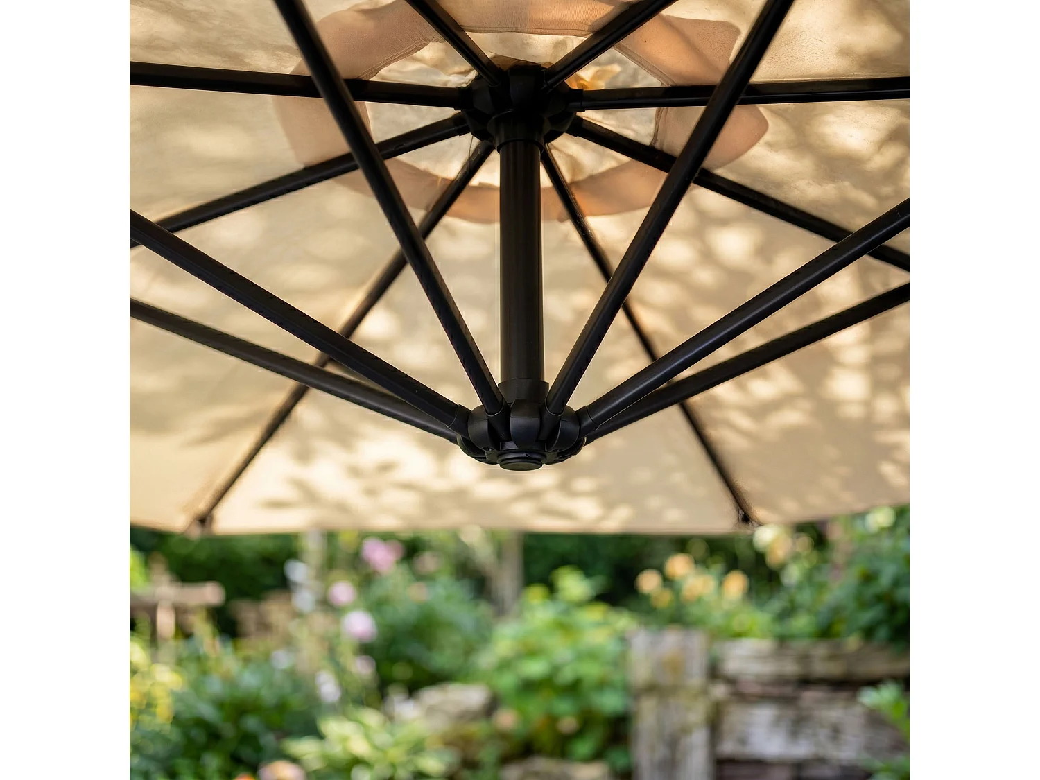 Tuinparasol ASTER / Zweefparasol Met Voet / Verstelbare Hoogte / UV-bescherming, Waterdicht / Beige / 300 x 300 x 45 cm