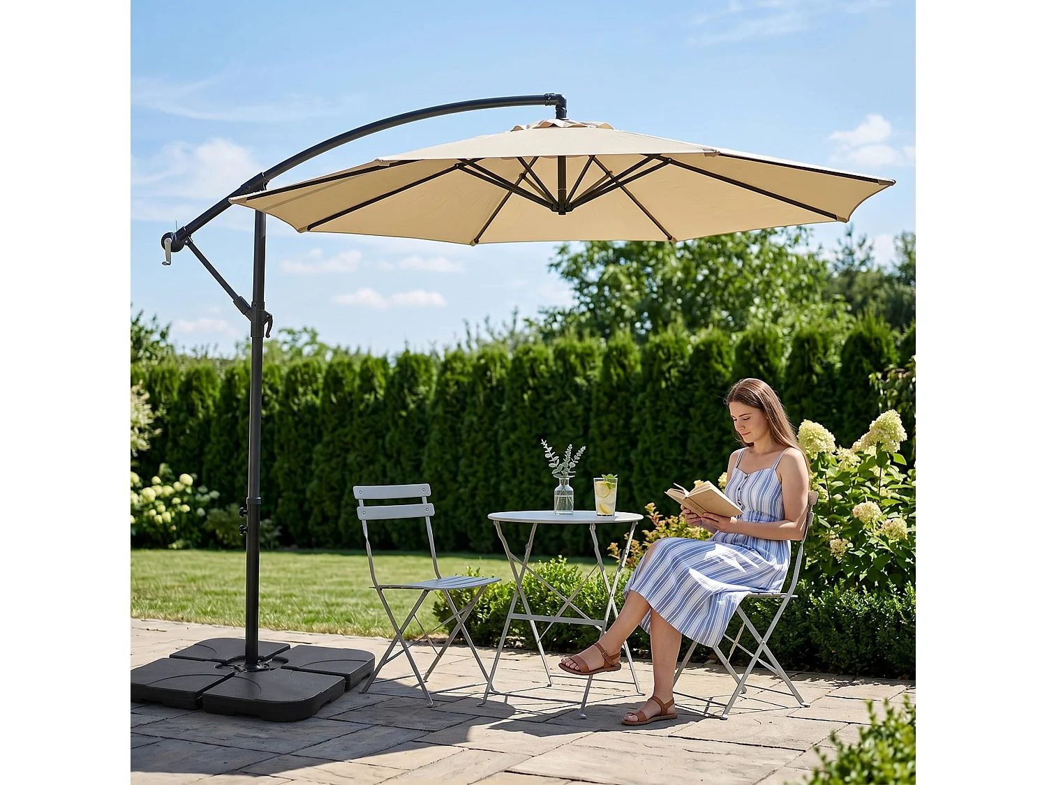 Tuinparasol ASTER / Zweefparasol Met Voet / Verstelbare Hoogte / UV-bescherming, Waterdicht / Beige / 300 x 300 x 45 cm