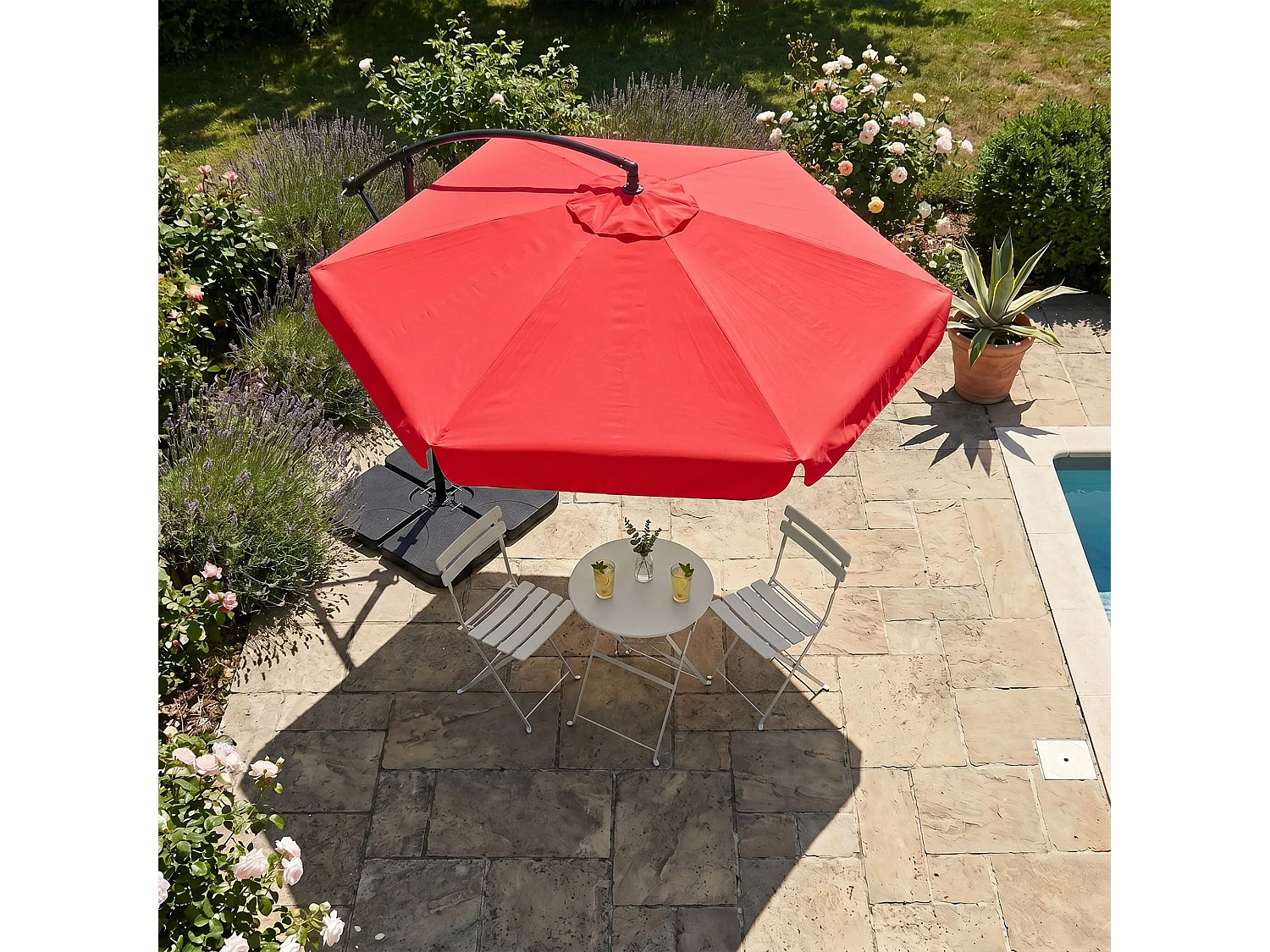 Tuinparasol CYNIA / Zweefparasol Met Voet / Verstelbare Hoogte / UV-bescherming, Waterdicht / Rood / 300 x 300 x 245 cm