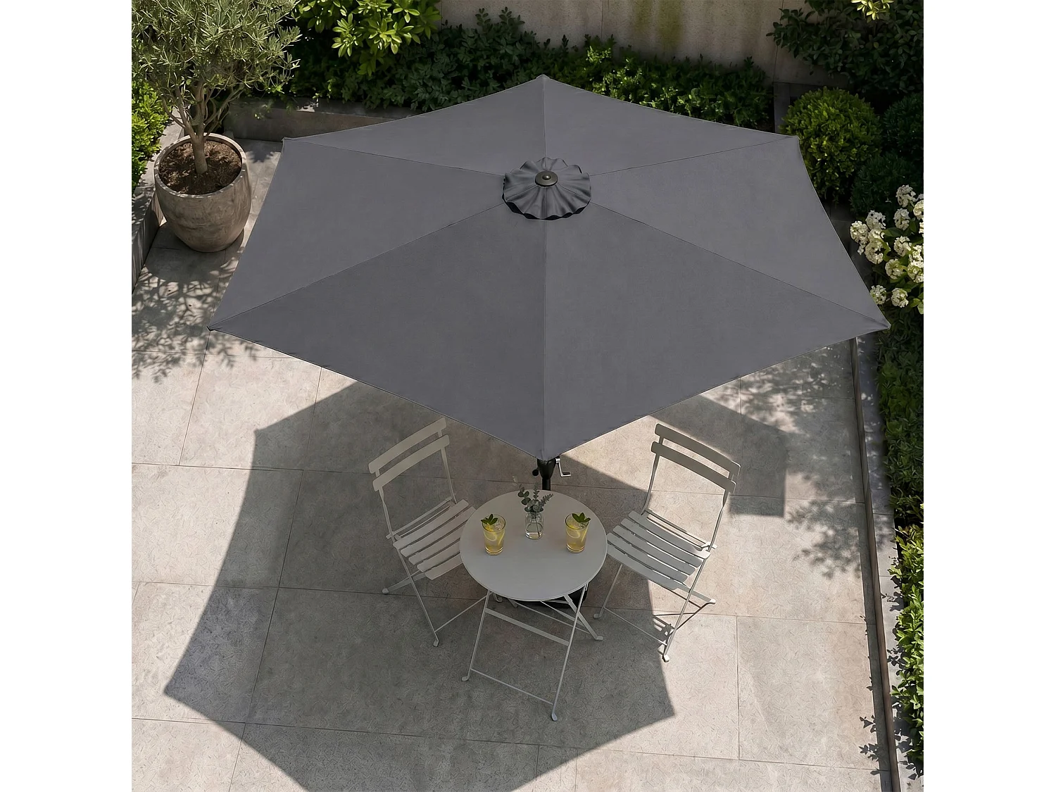 Parasol de jardin ORIENT avec inclinaison réglable en gris foncé, Poids 4,5 kg Dimensions L270 x l270 x H235 cm
