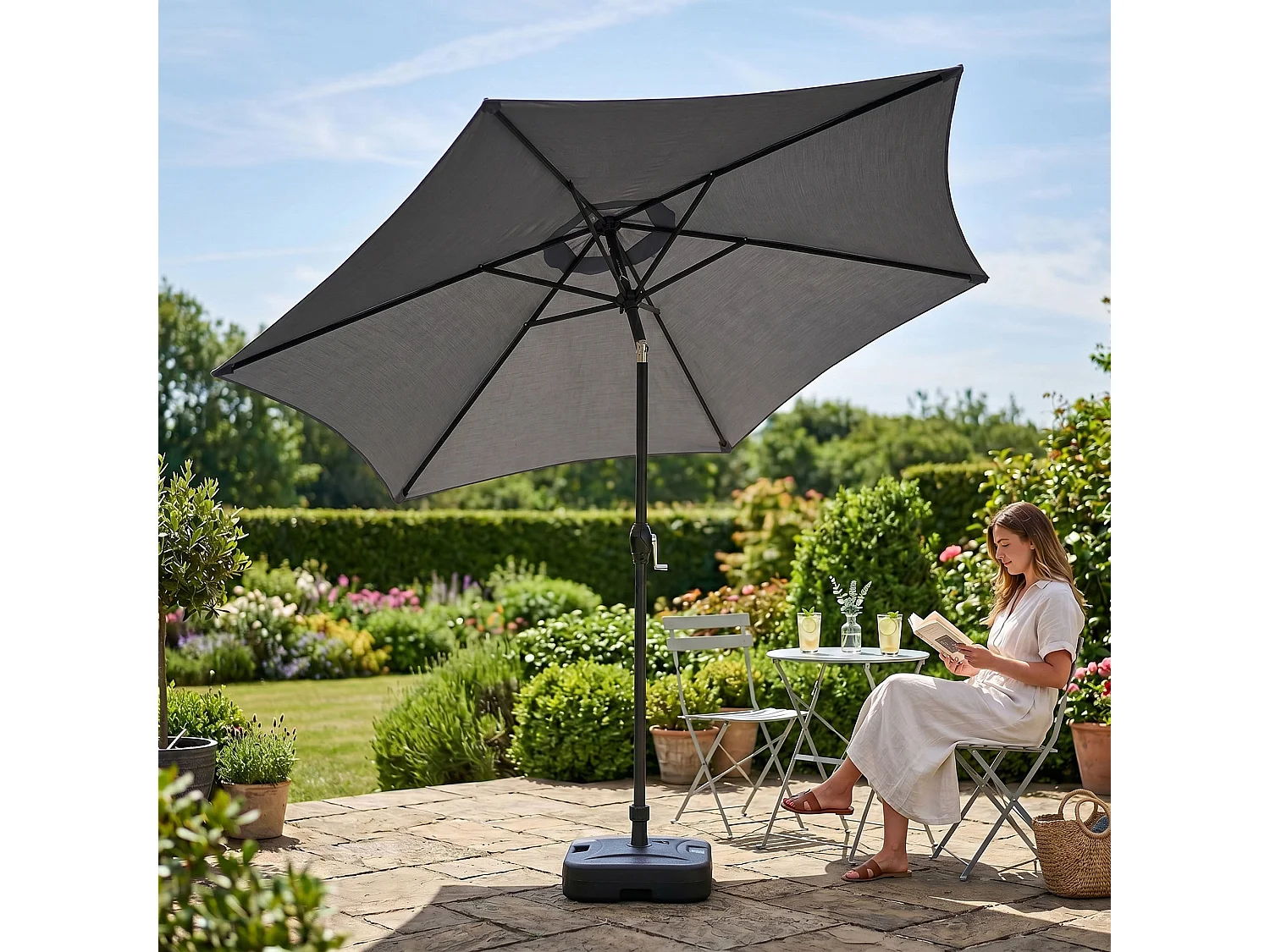 Parasol de jardin ORIENT avec inclinaison réglable en gris foncé, Poids 4,5 kg Dimensions L270 x l270 x H235 cm