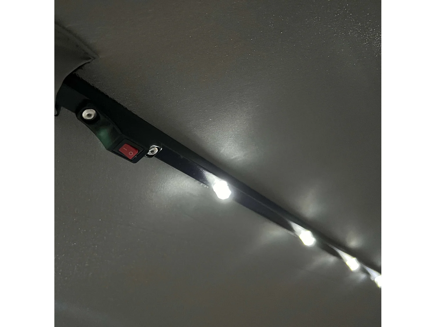 Garten-Sonnenschirm MILIN LED Beleuchtung Hellgrau 12,7 kg L300 x B300 x H245 cm