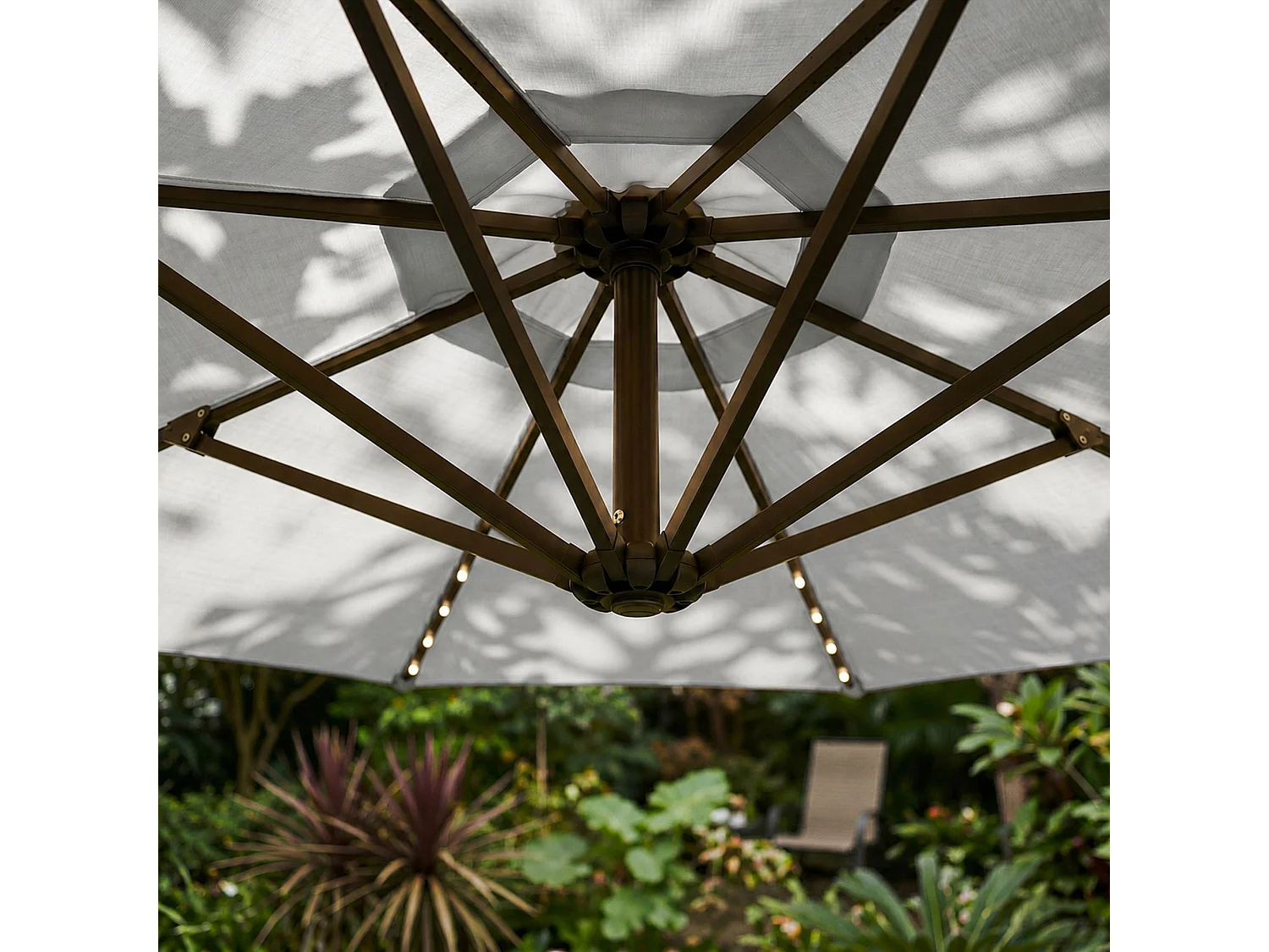 Sombrilla de jardín MILIN Gris Claro con iluminación LED peso 12,7 kg dimensiones 300x00x45 cm