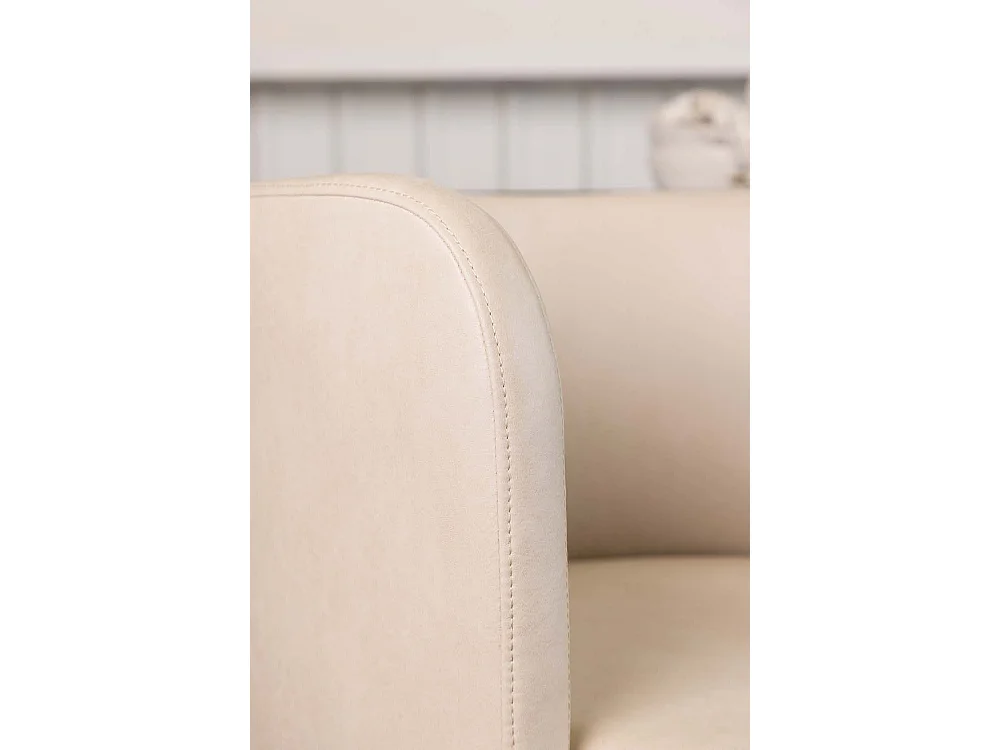 Sedia da pranzo Simrishamn con braccioli beige.