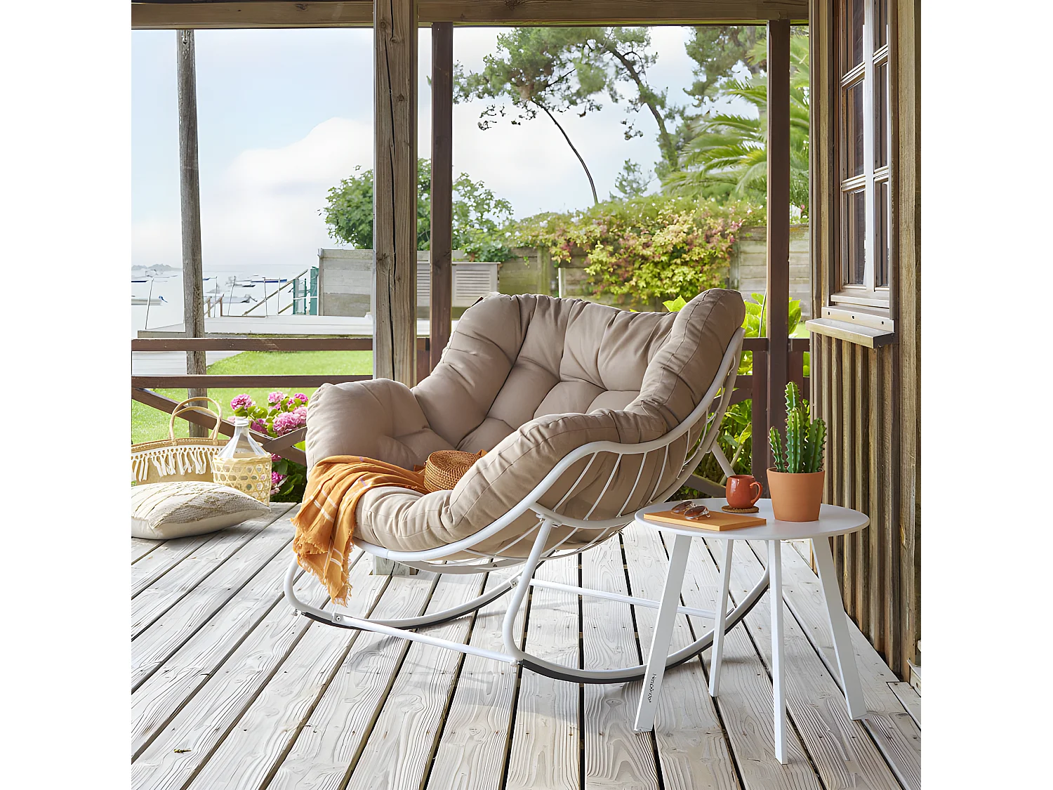 Fauteuil bascule extérieur beige/blanc Paopao Hespéride