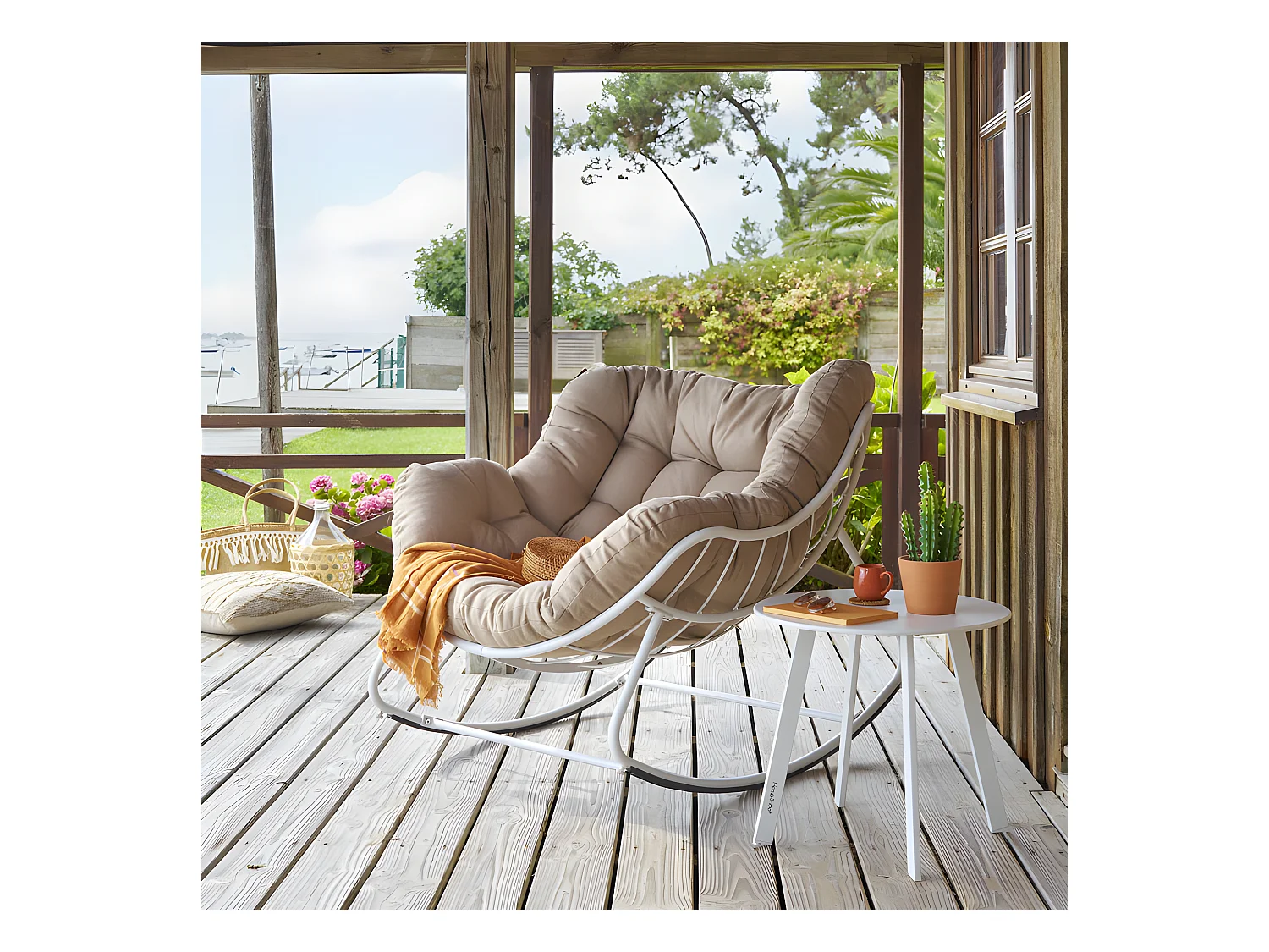 Fauteuil bascule extérieur beige/blanc Paopao Hespéride