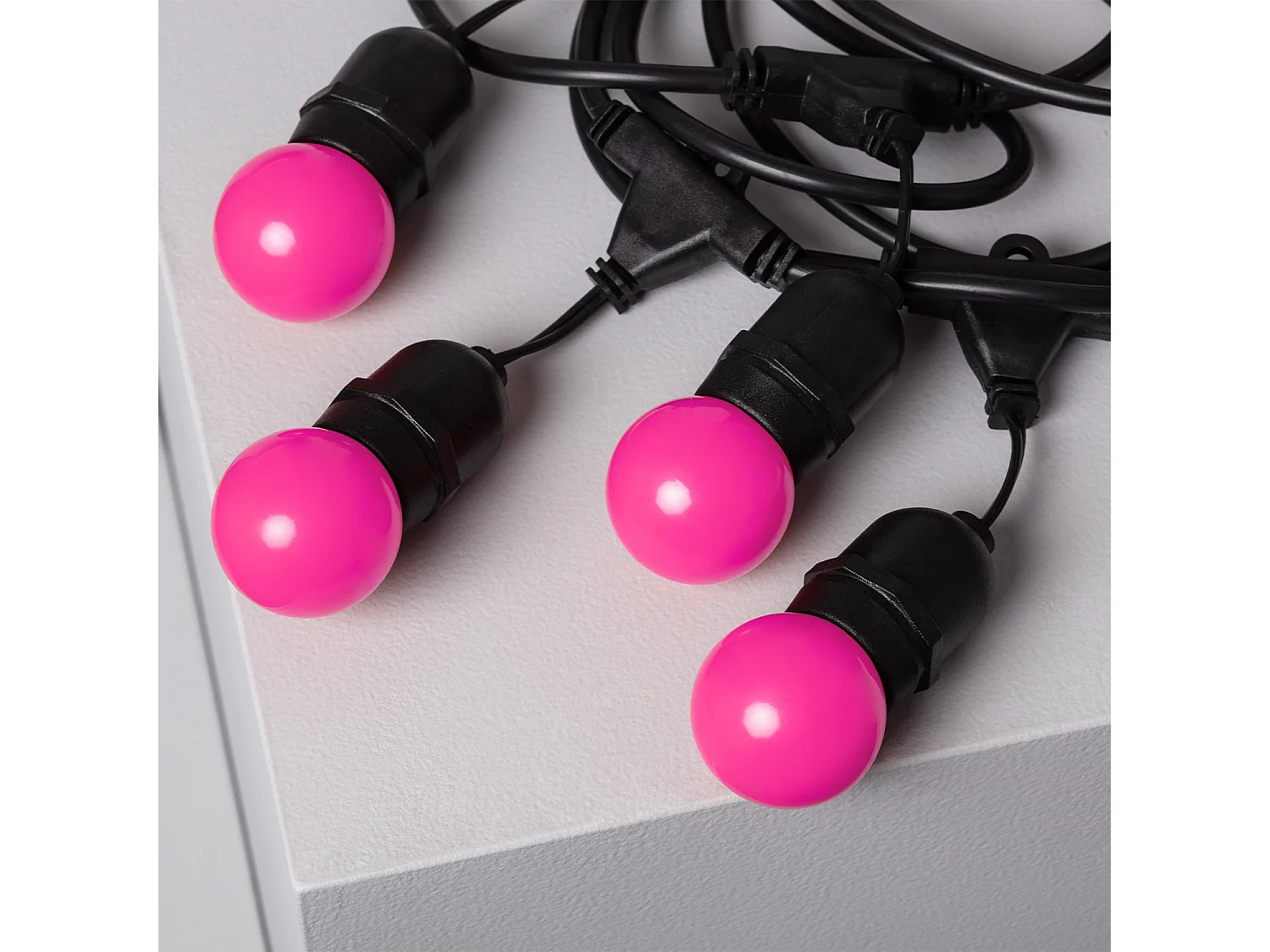 Kit Ghirlanda Waterproof 5.5m Nero + 8 Lampadine LED E27 G45 3W a Colori Rosa
