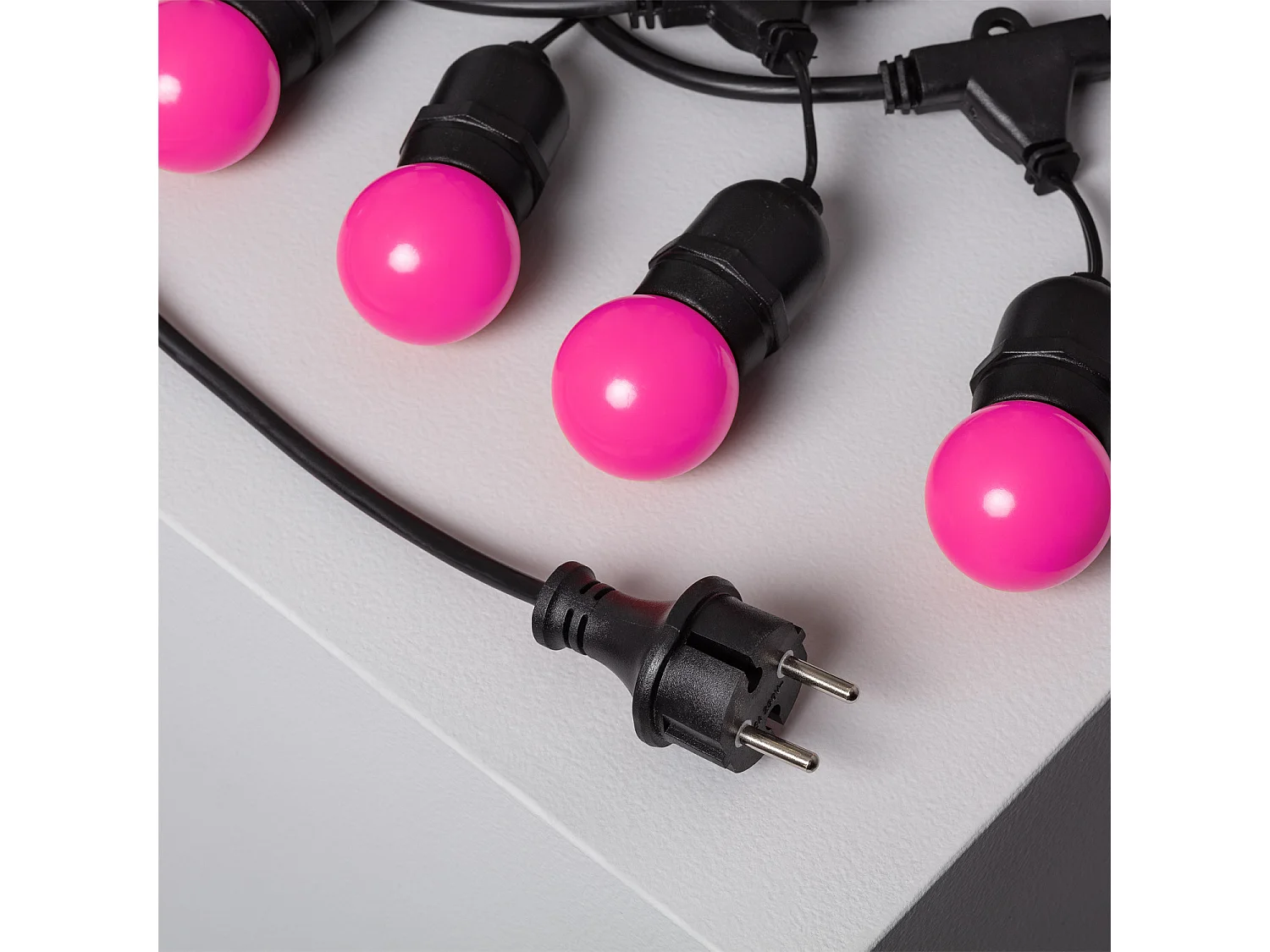 Kit Ghirlanda Waterproof 5.5m Nero + 8 Lampadine LED E27 G45 3W a Colori Rosa
